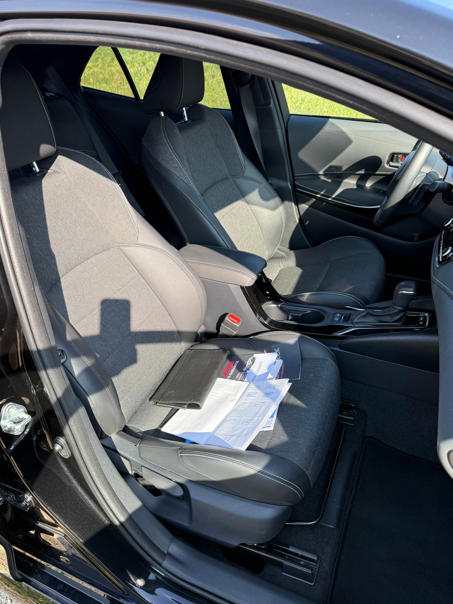 TOYOTA Corolla 2.0 HSD GR-S e-CVT Leasing Finanzierung Möglich-image-13