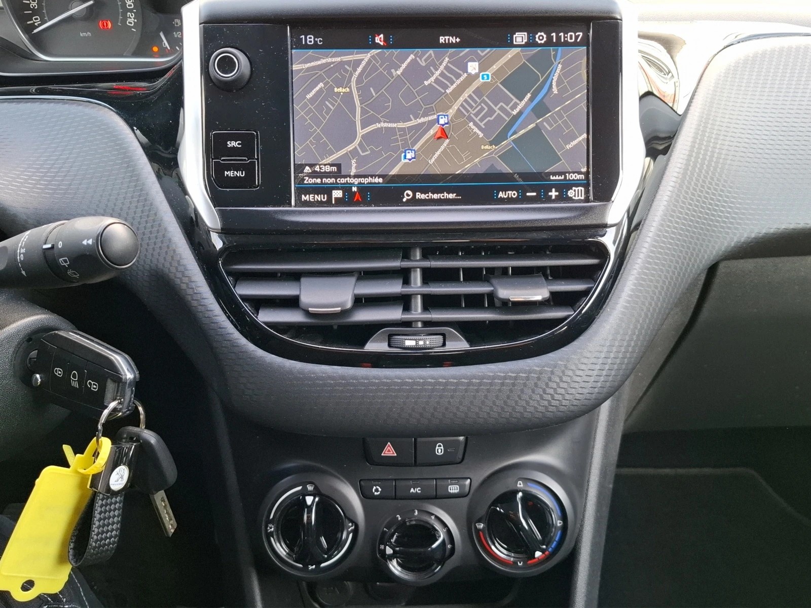 PEUGEOT 2008 1.2 PureTech Active // Rückfahrkamera / Navi / Tempomat....-image-11