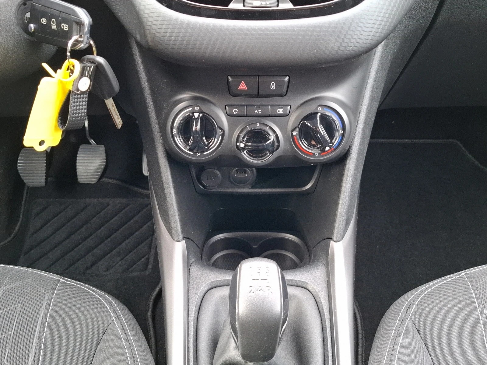 PEUGEOT 2008 1.2 PureTech Active // Rückfahrkamera / Navi / Tempomat....-image-10