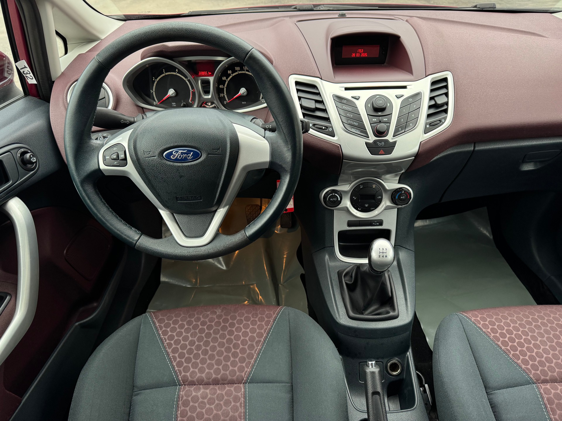 FORD Fiesta 1.4 16V Titanium-image-10