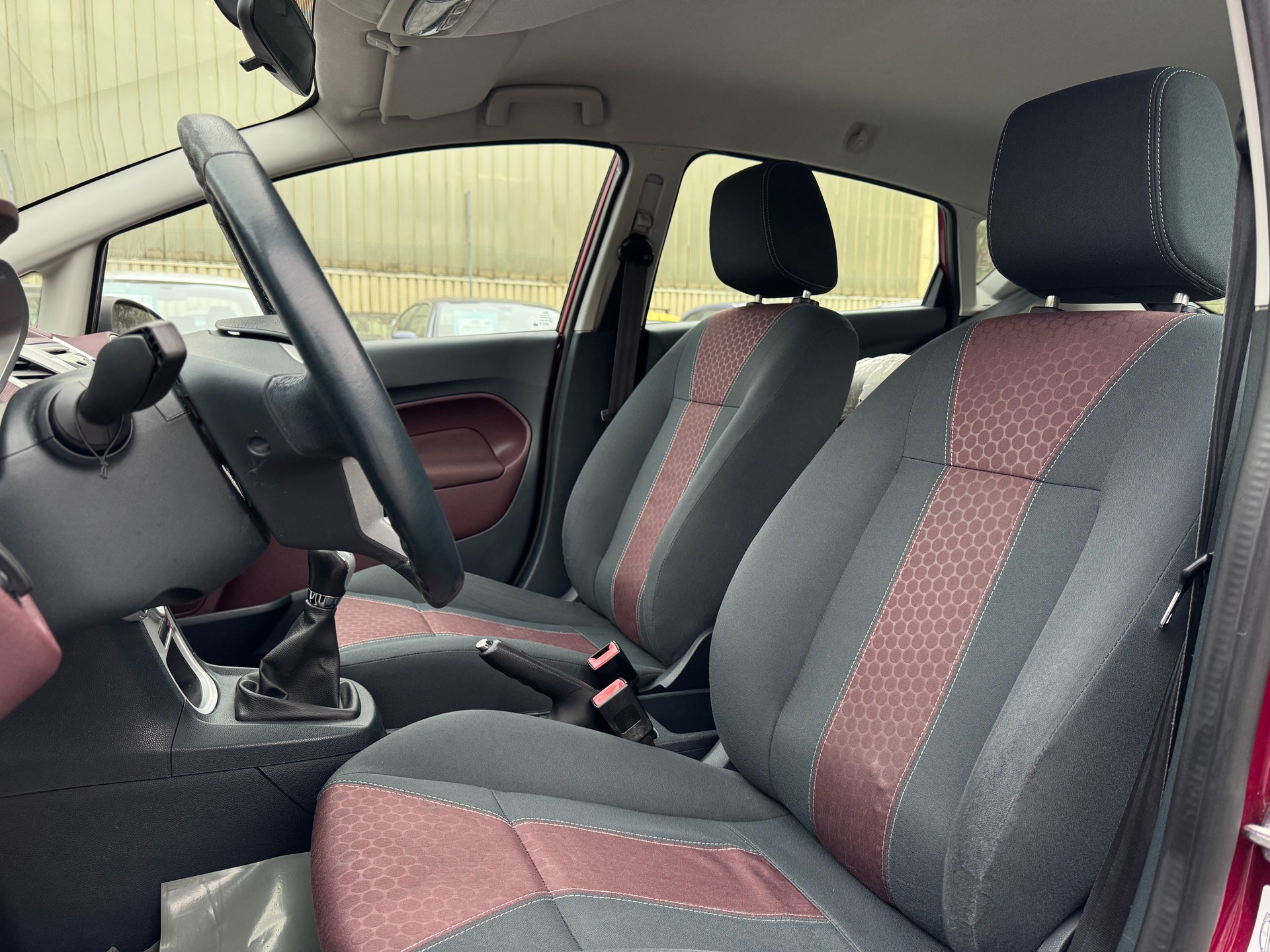 FORD Fiesta 1.4 16V Titanium-image-8