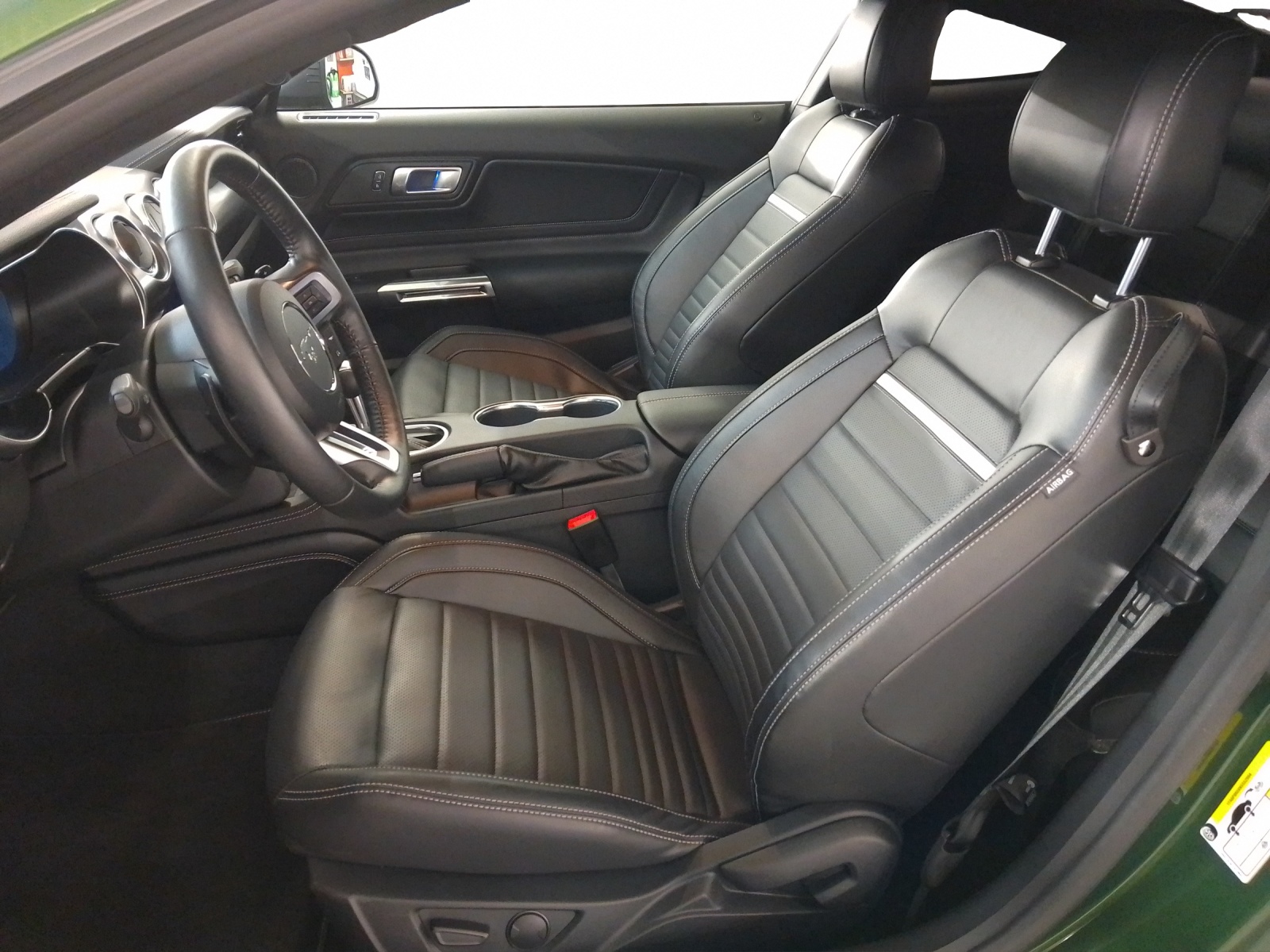 FORD Mustang Coupé 5.0 V8 Mach 1-image-12