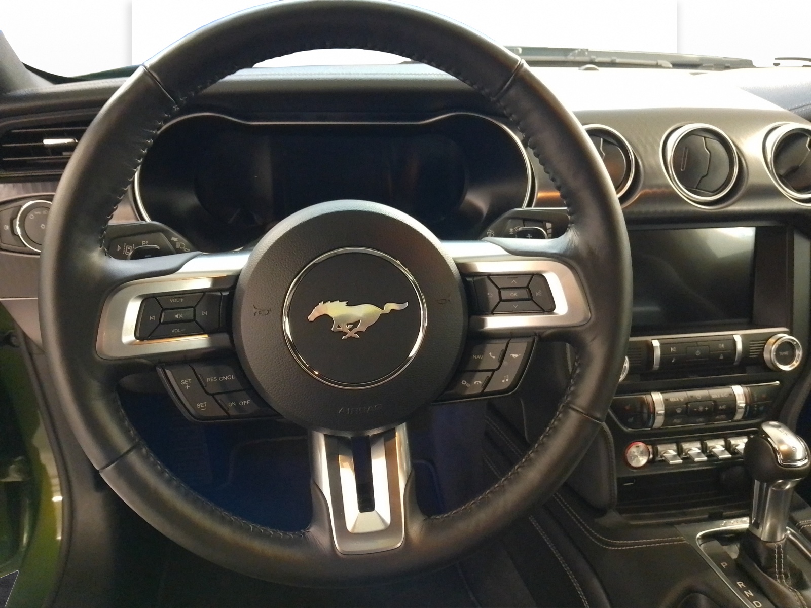 FORD Mustang Coupé 5.0 V8 Mach 1-image-6