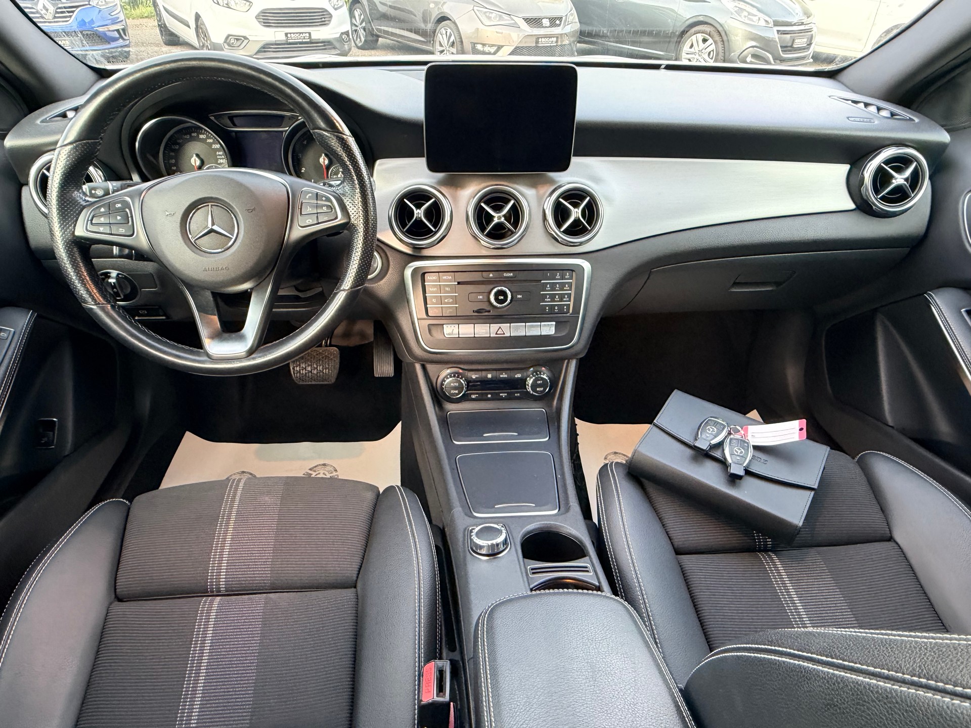 MERCEDES-BENZ GLA 200 Night Star 7G-DCT-image-13