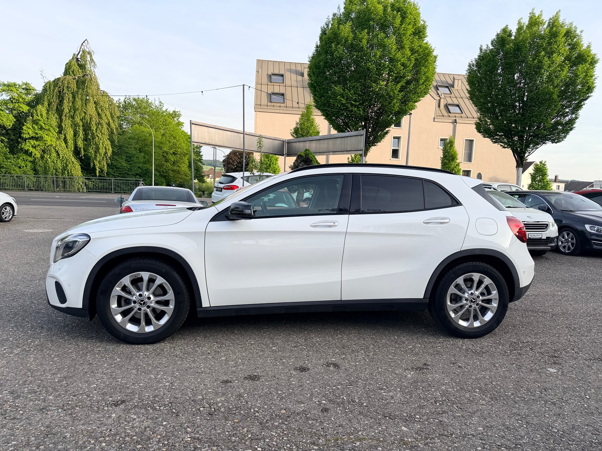 MERCEDES-BENZ GLA 200 Night Star 7G-DCT-image-5