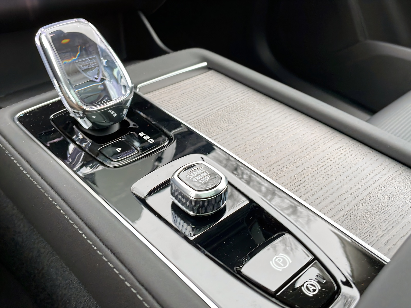 VOLVO XC90 XCLUSIVE 2.0 T8 TE Ultra Dark eAWD XCLUSIVE-image-16