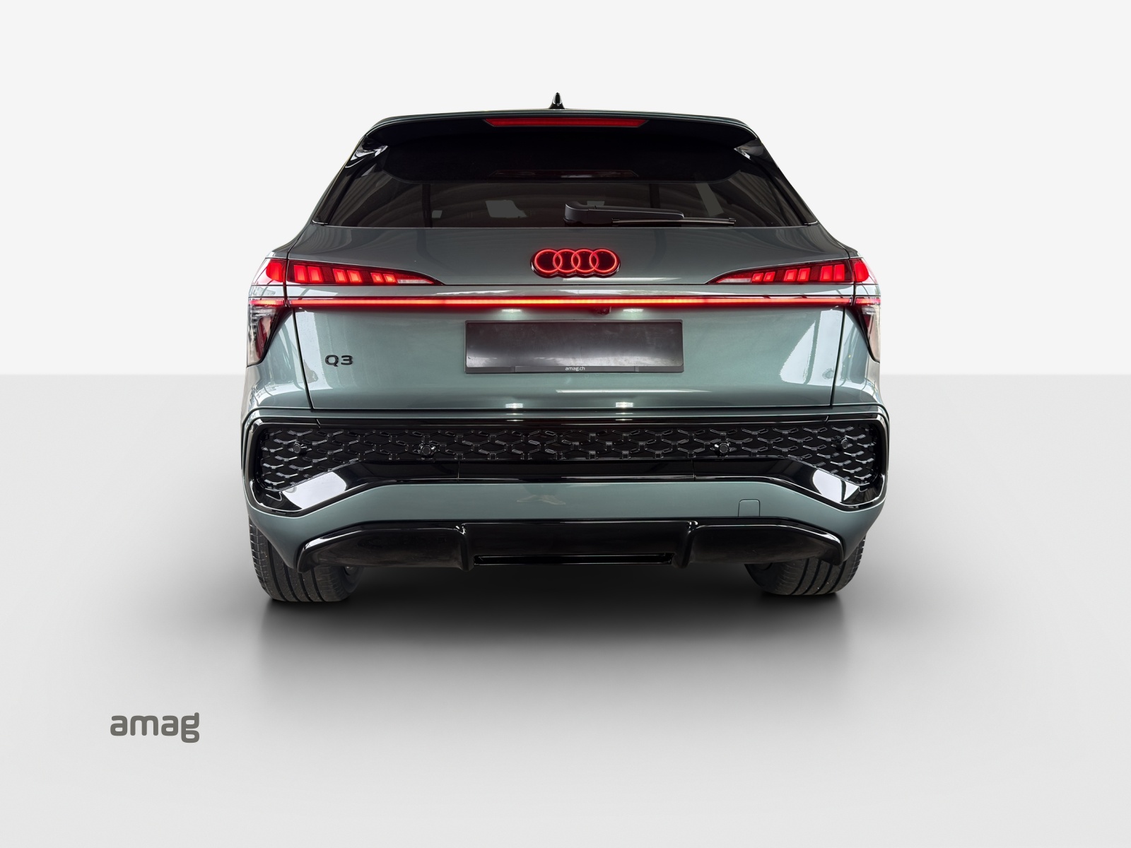 AUDI Q3 SUV 110 kW TFSI S tronic-showroom-element-3