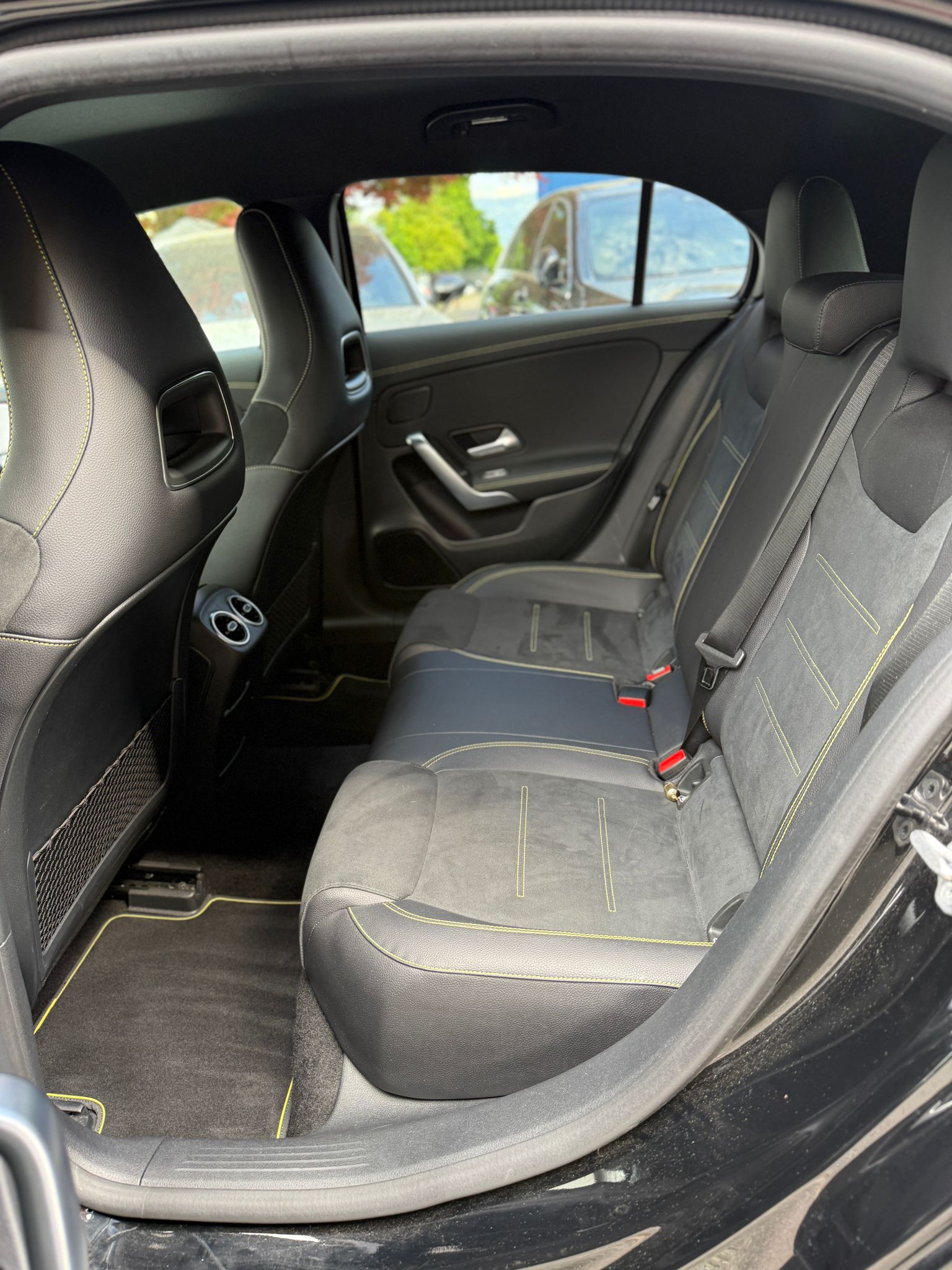 MERCEDES-BENZ A 200 d AMG Line Edition-image-10