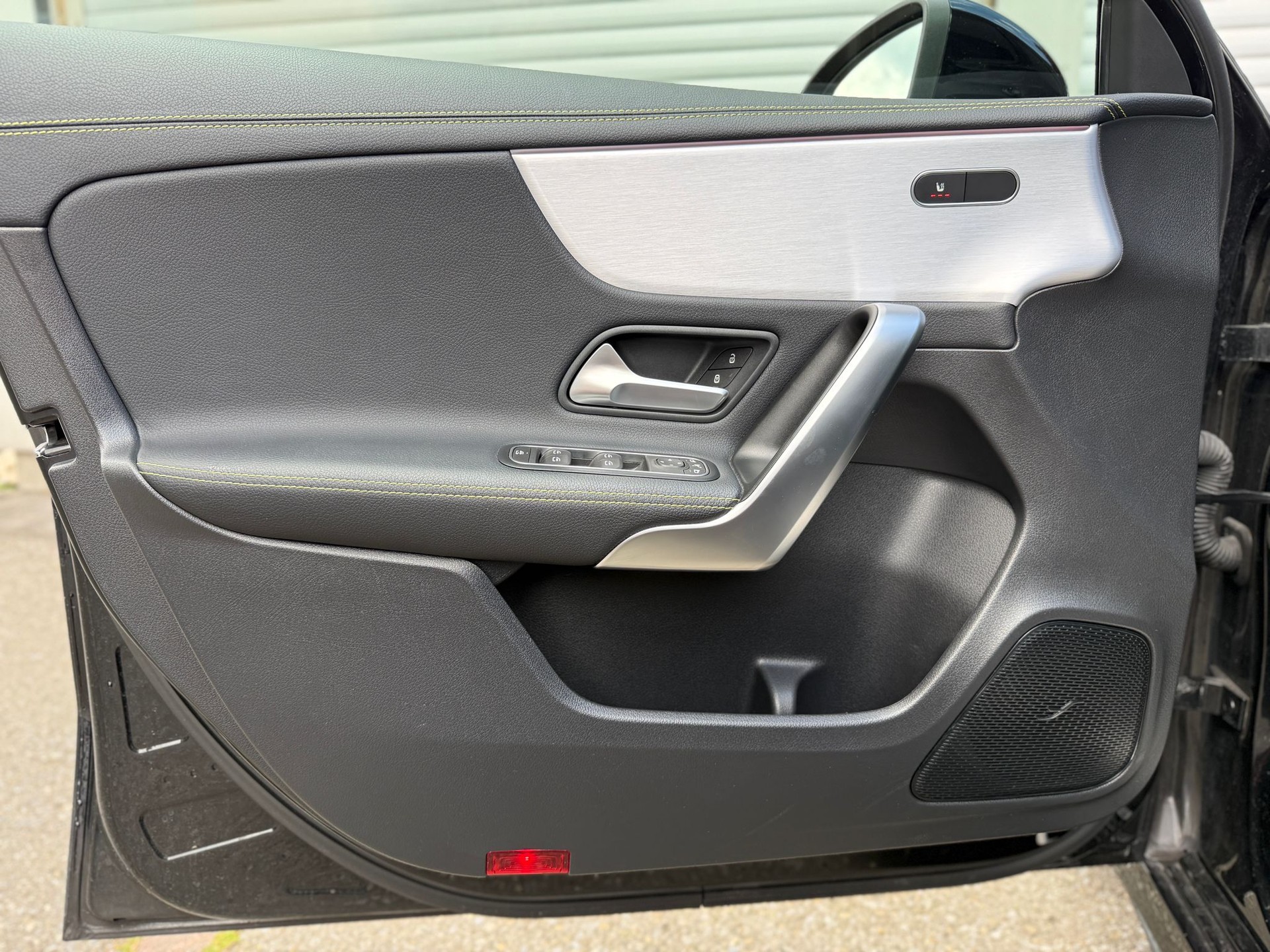 MERCEDES-BENZ A 200 d AMG Line Edition-image-7