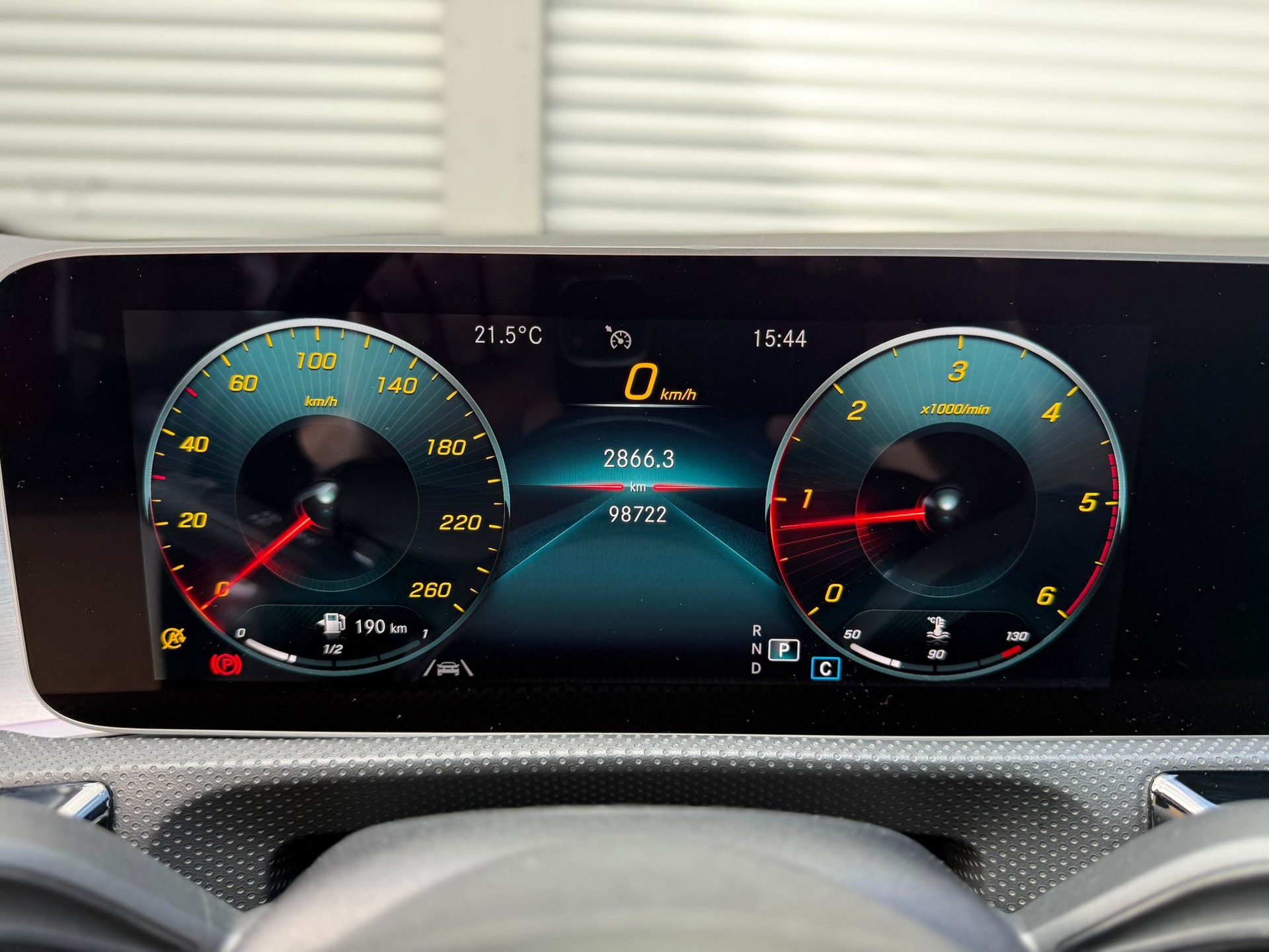 MERCEDES-BENZ A 200 d AMG Line Edition-image-15