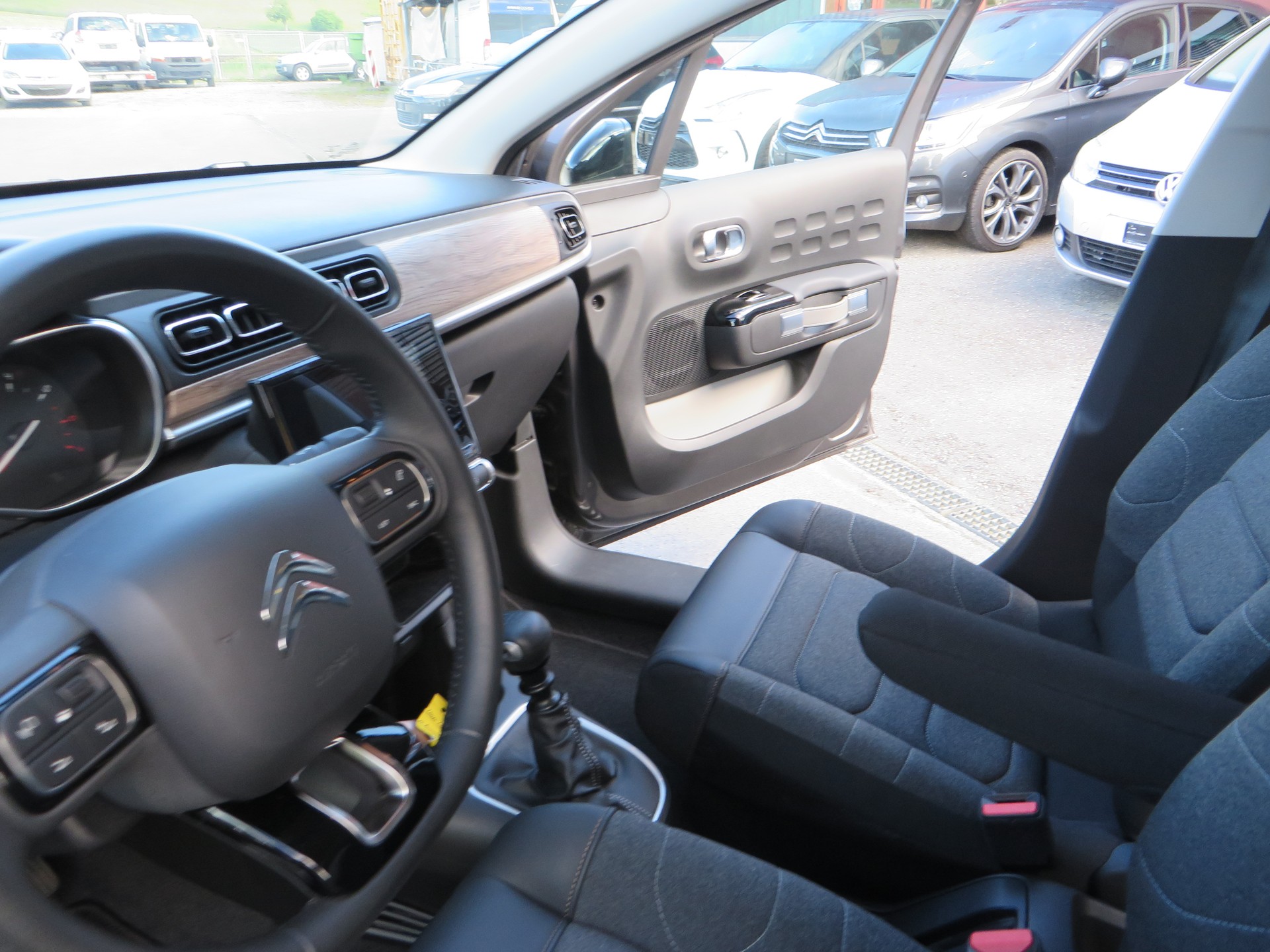 CITROEN C3 1.2i PureTech Shine-image-7