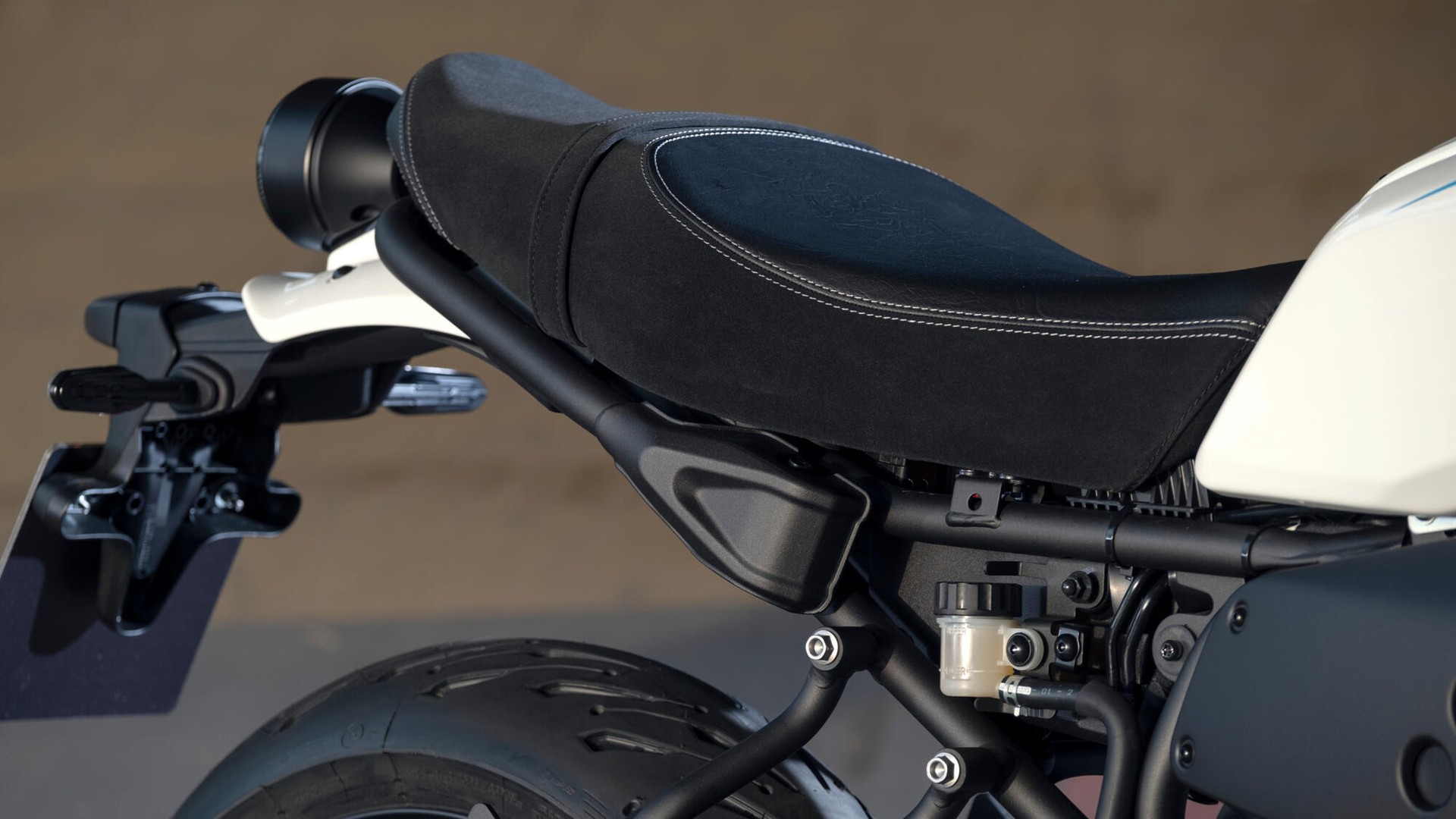YAMAHA XSR 700-showroom-element-1