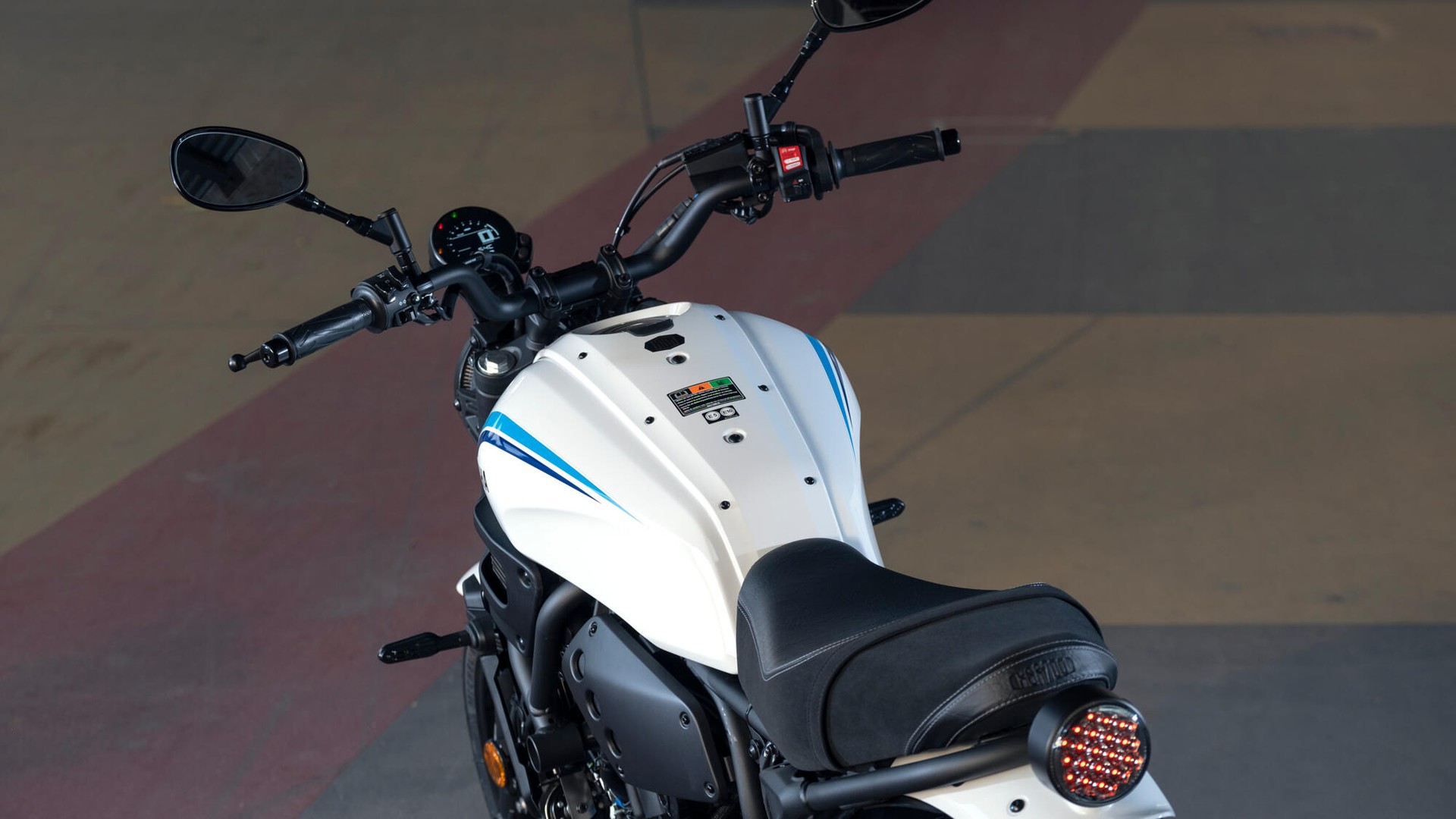 YAMAHA XSR 700-showroom-element-2
