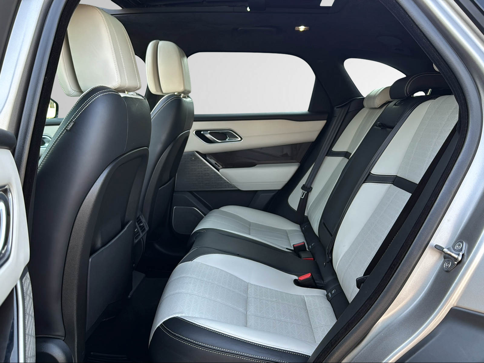 LAND ROVER Range Rover Velar P 380 First Edition Automatic-image-19