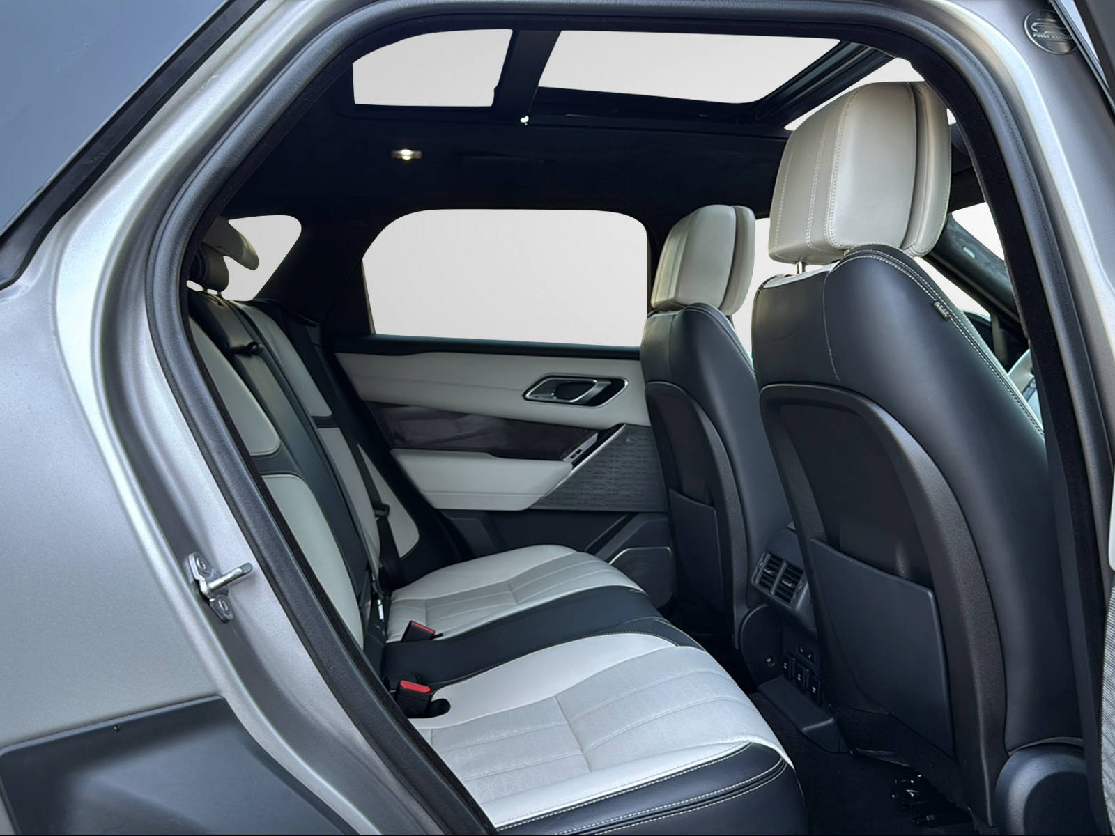 LAND ROVER Range Rover Velar P 380 First Edition Automatic-image-23