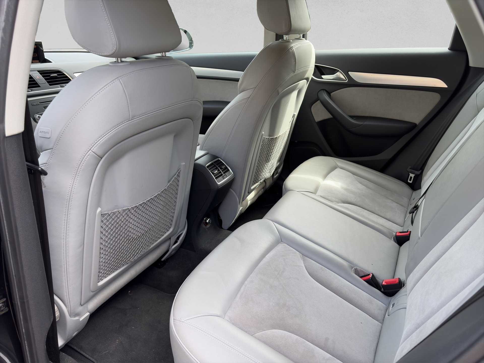 AUDI Q3 2.0 TDI quattro S-tronic-image-12
