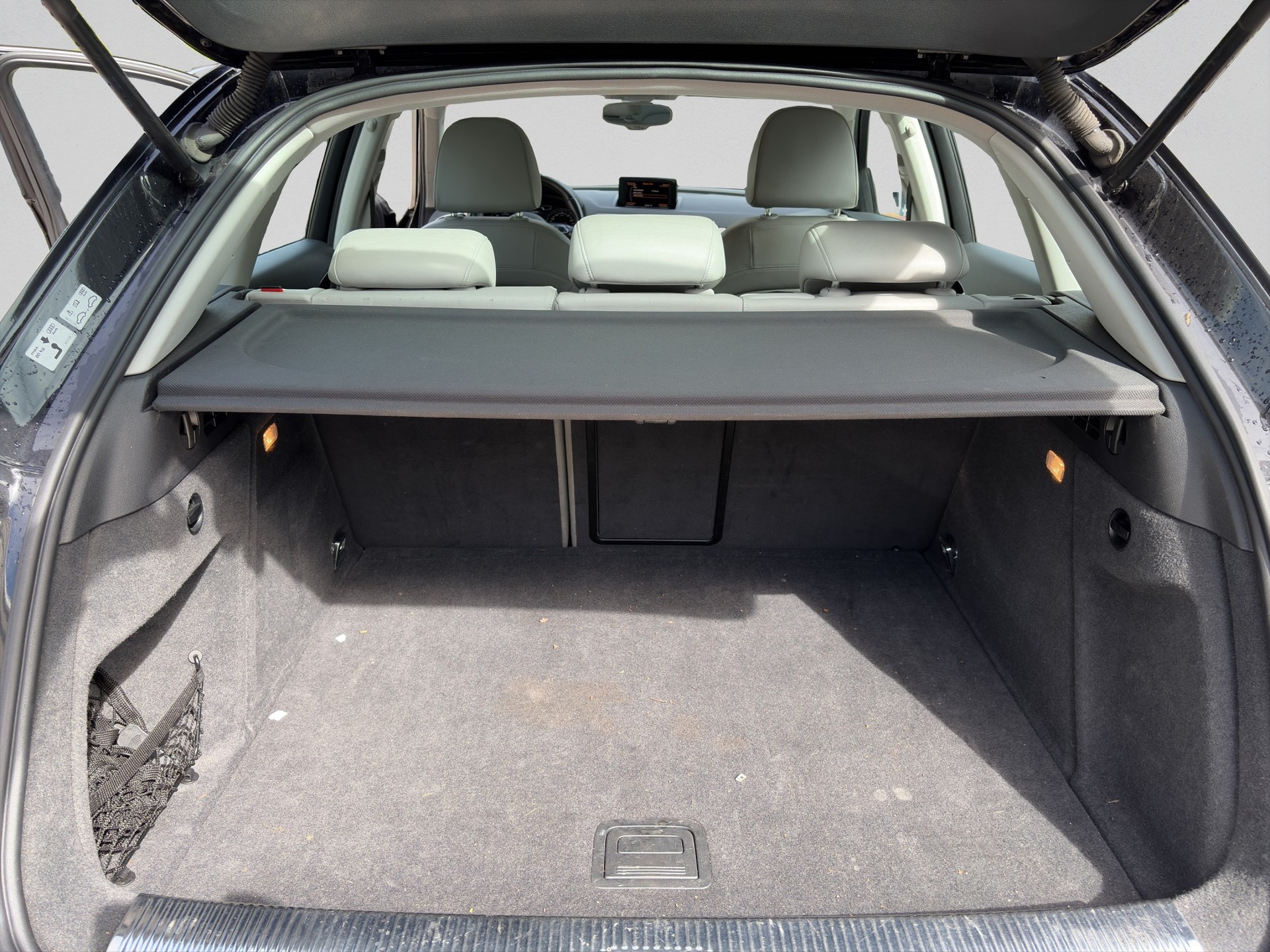 AUDI Q3 2.0 TDI quattro S-tronic-image-11