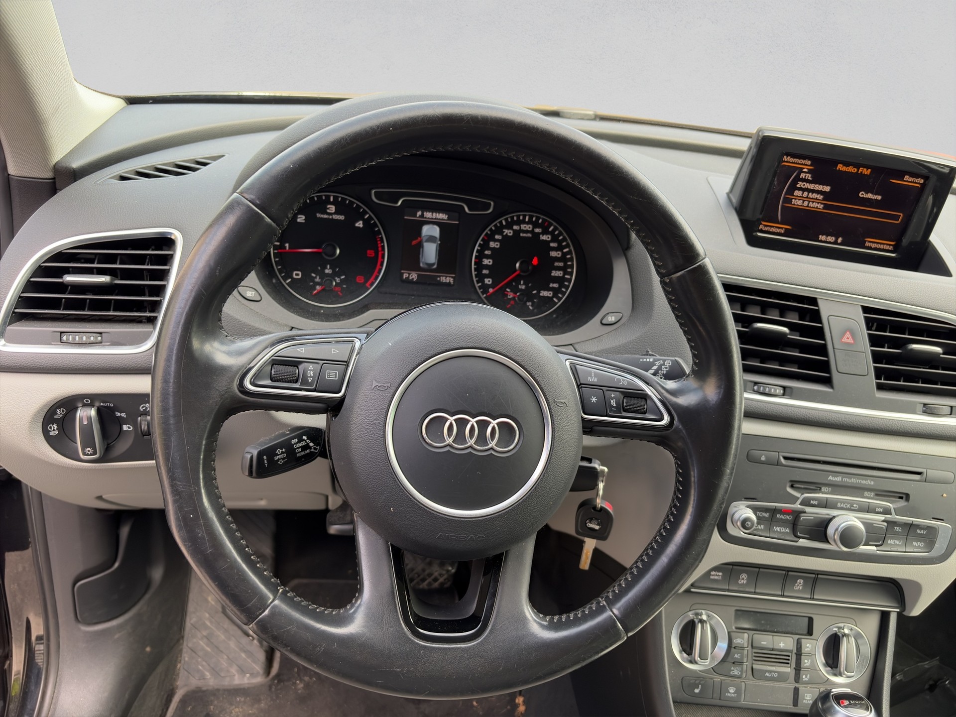 AUDI Q3 2.0 TDI quattro S-tronic-image-7