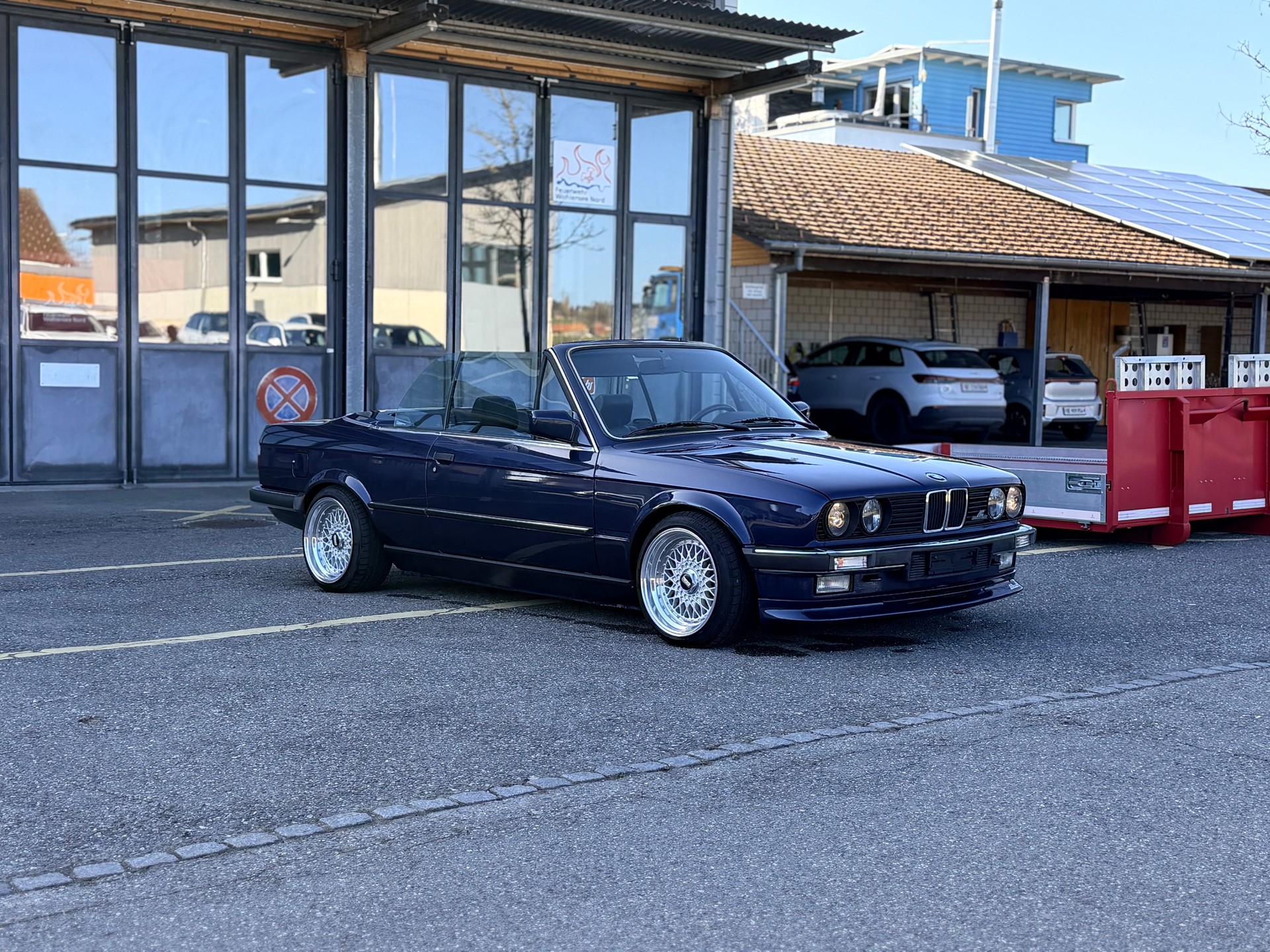 BMW 325i Cabrio-image-1