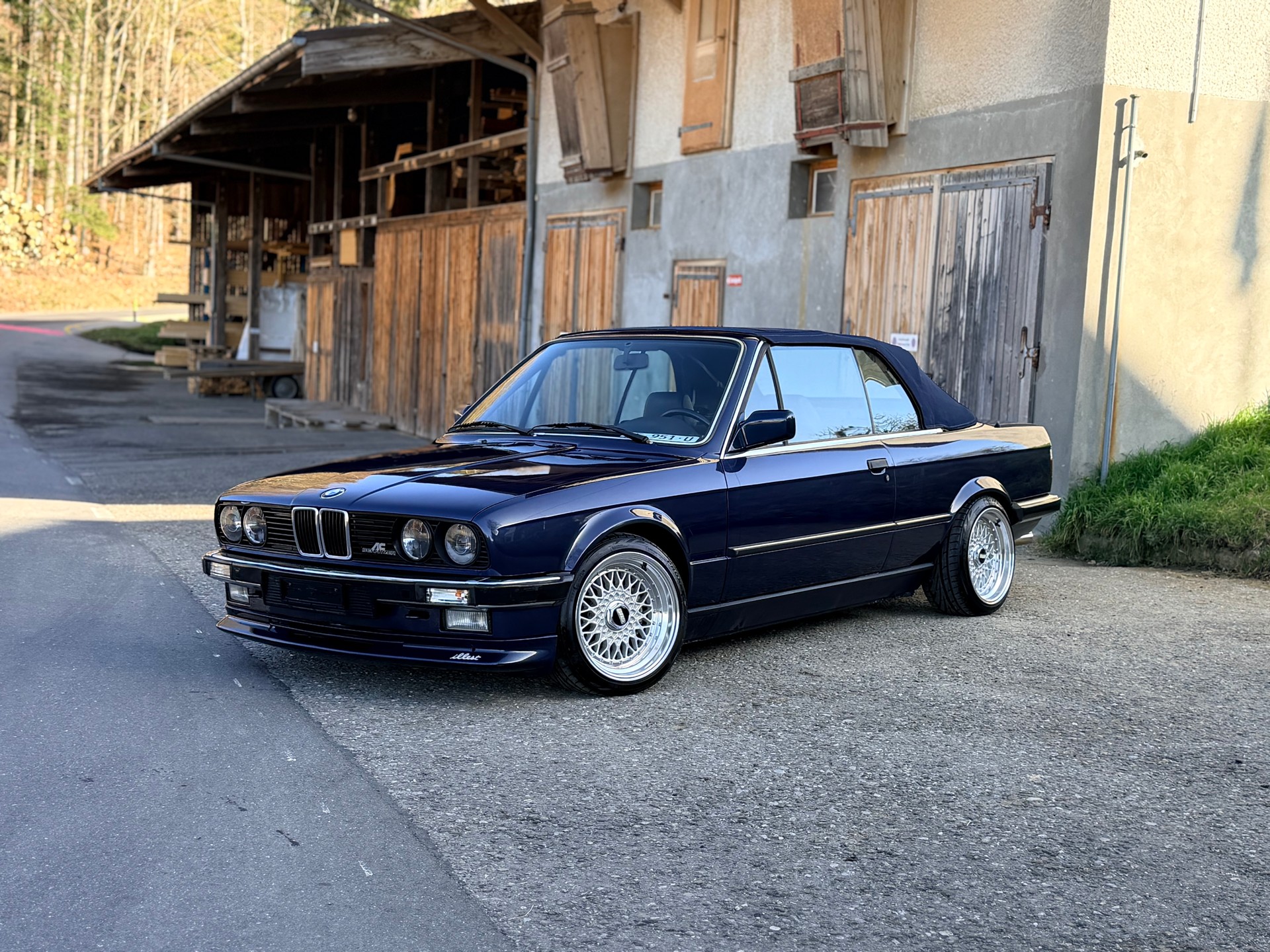 BMW 325i Cabrio-image-0
