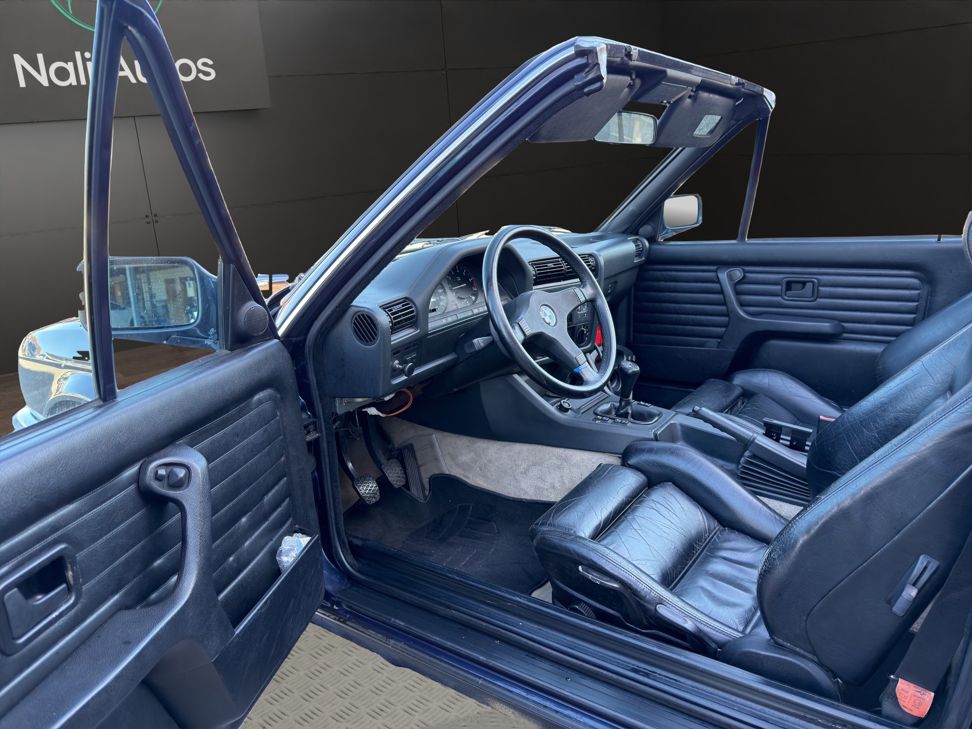 BMW 325i Cabrio-image-7
