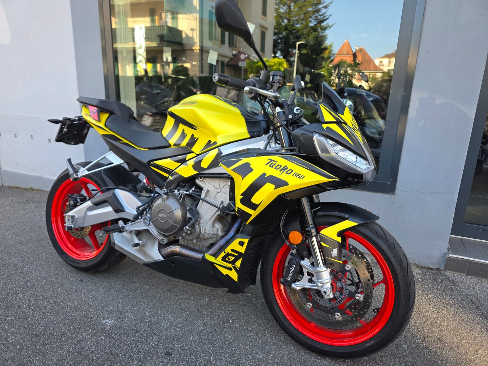APRILIA Tuono 660-showroom-element-1