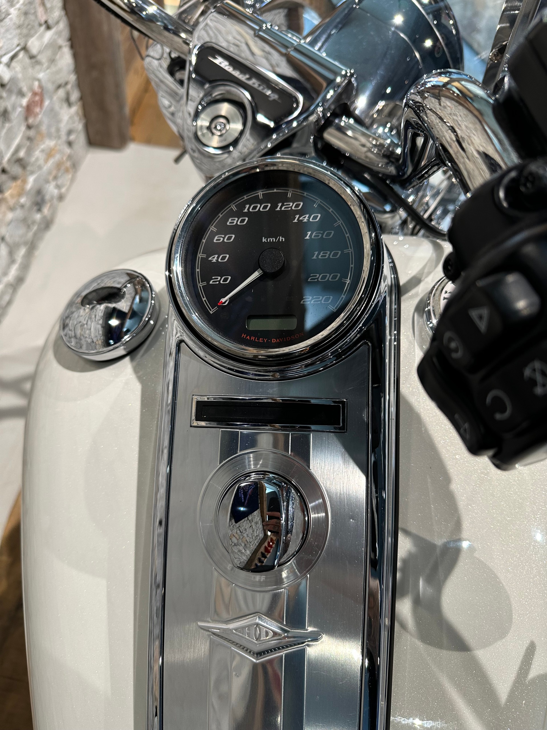 HARLEY-DAVIDSON FLHR Road King 107 ABS-image-12
