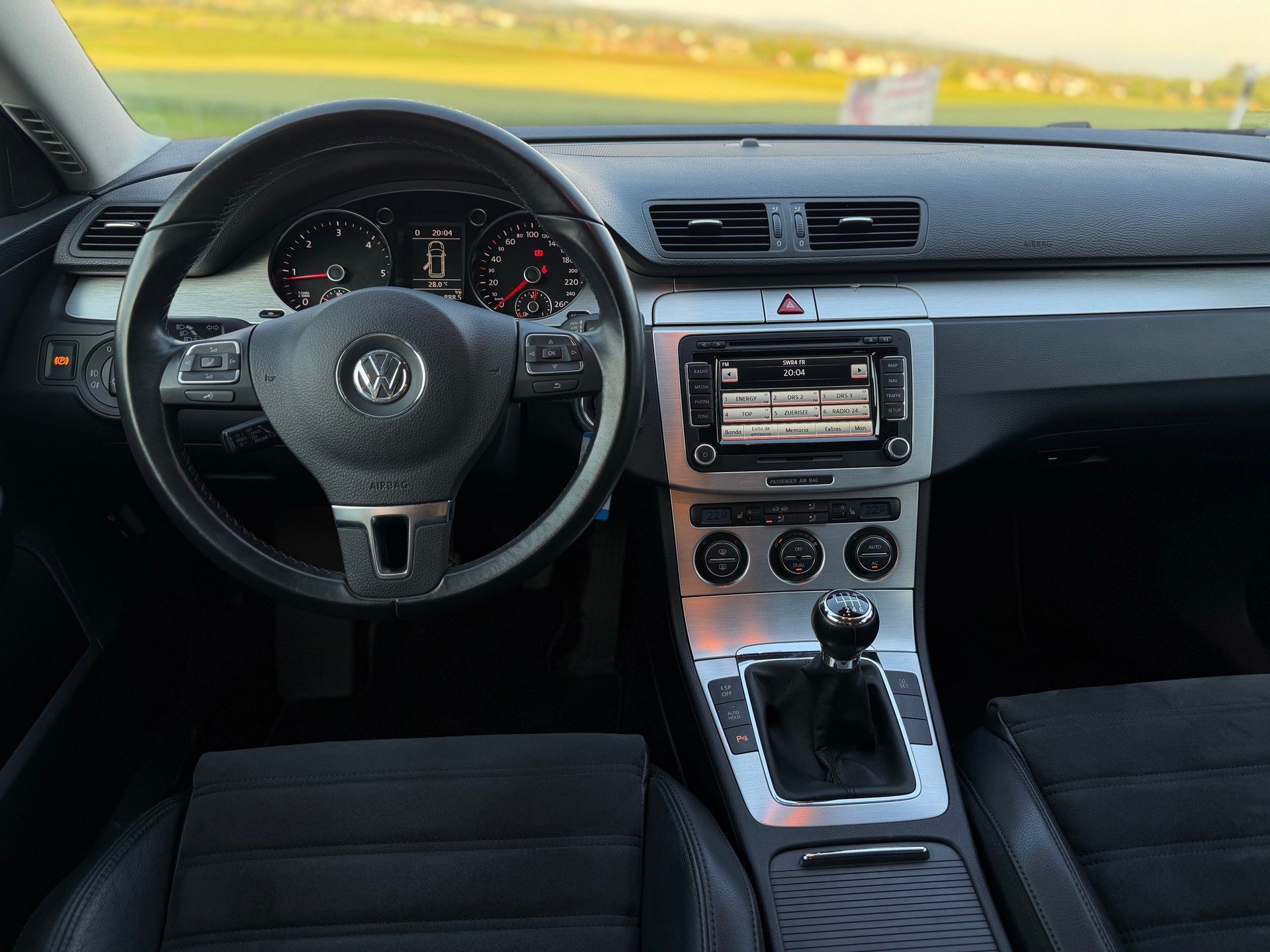 VW Passat Variant 2.0 TDI Highline-image-7