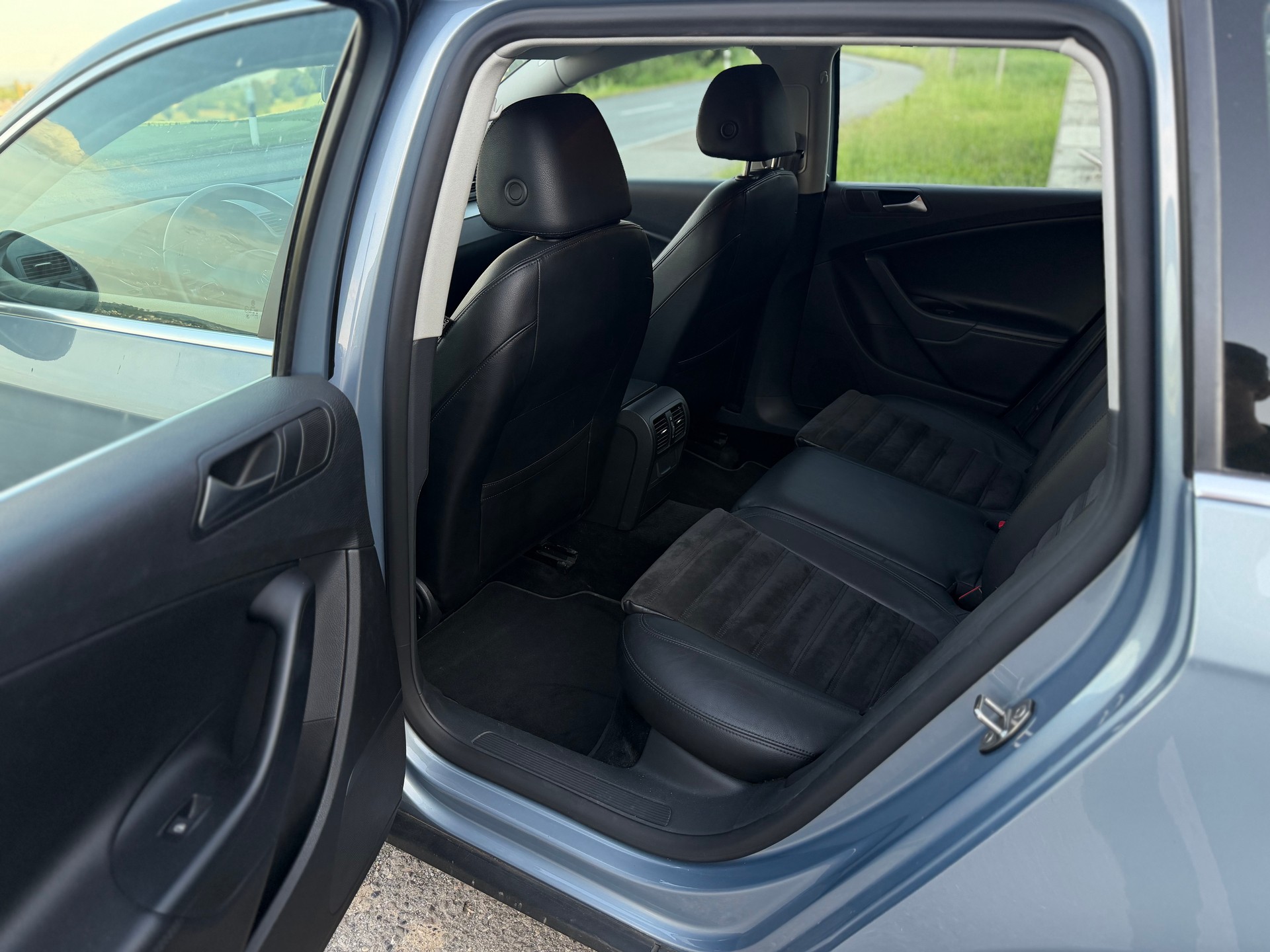 VW Passat Variant 2.0 TDI Highline-image-5
