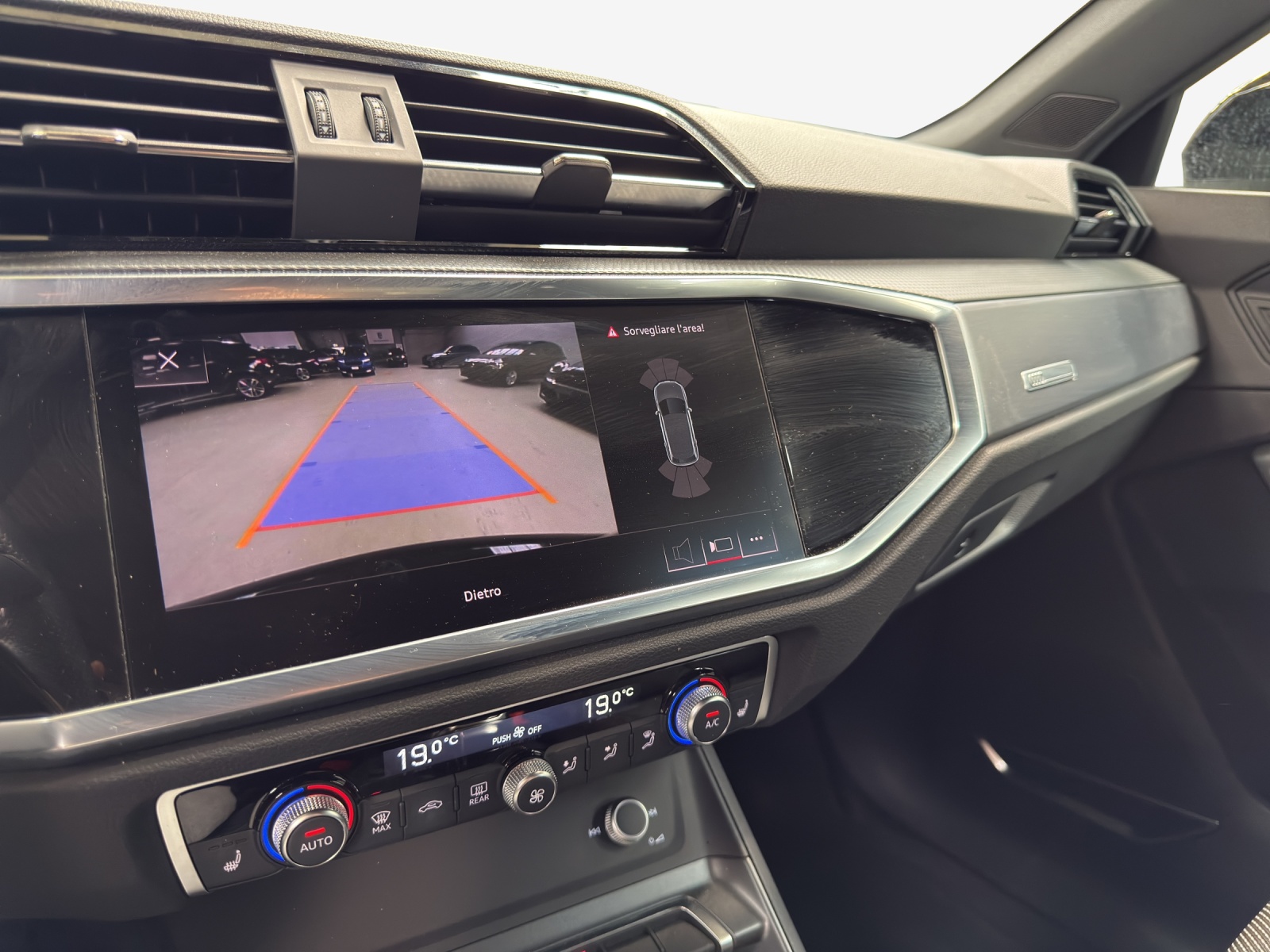 AUDI Q3 35 TFSI S line Attraction S-tronic-image-14