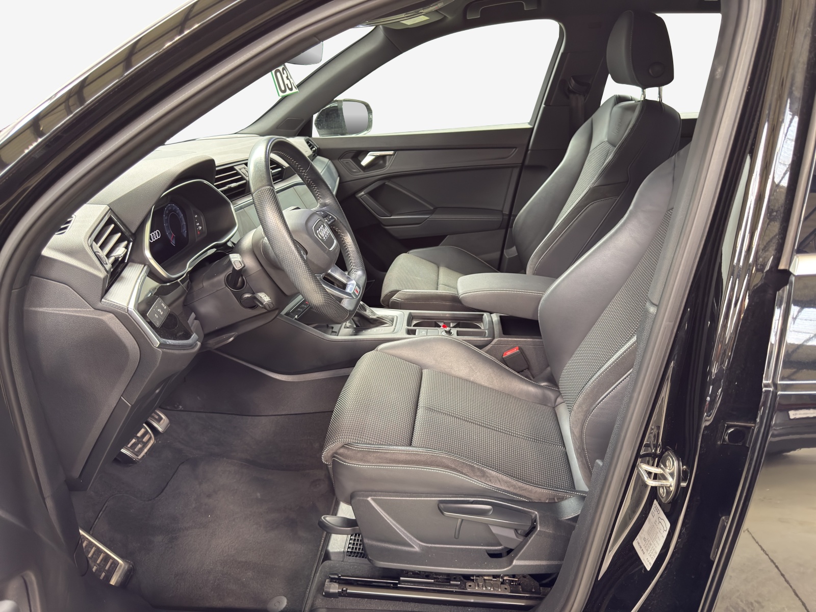 AUDI Q3 35 TFSI S line Attraction S-tronic-image-7