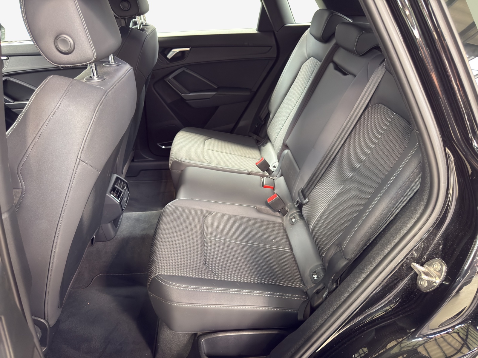 AUDI Q3 35 TFSI S line Attraction S-tronic-image-11