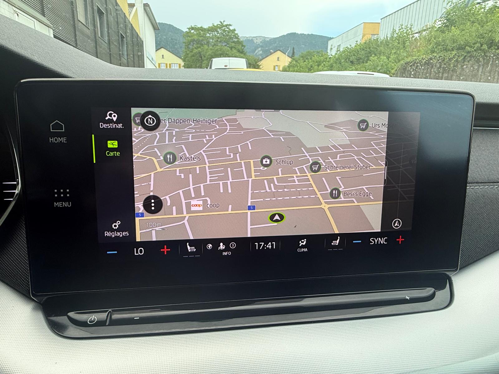 SKODA Octavia Combi 2.0 TDI DSG Style ** Gr-Navi ** Sitzheizung ** Abstandsregelsysteme ** PDC ** Neues Modell 2022 **-image-9