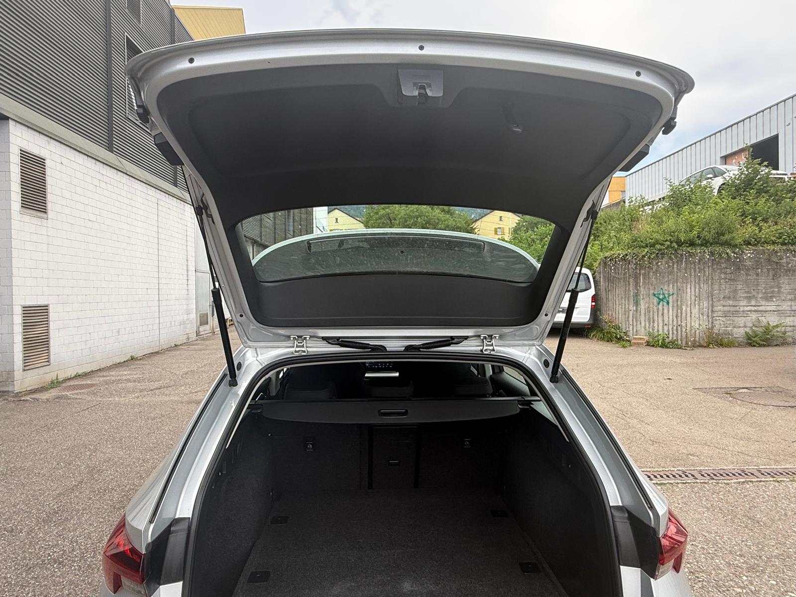 SKODA Octavia Combi 2.0 TDI DSG Style ** Gr-Navi ** Sitzheizung ** Abstandsregelsysteme ** PDC ** Neues Modell 2022 **-image-6