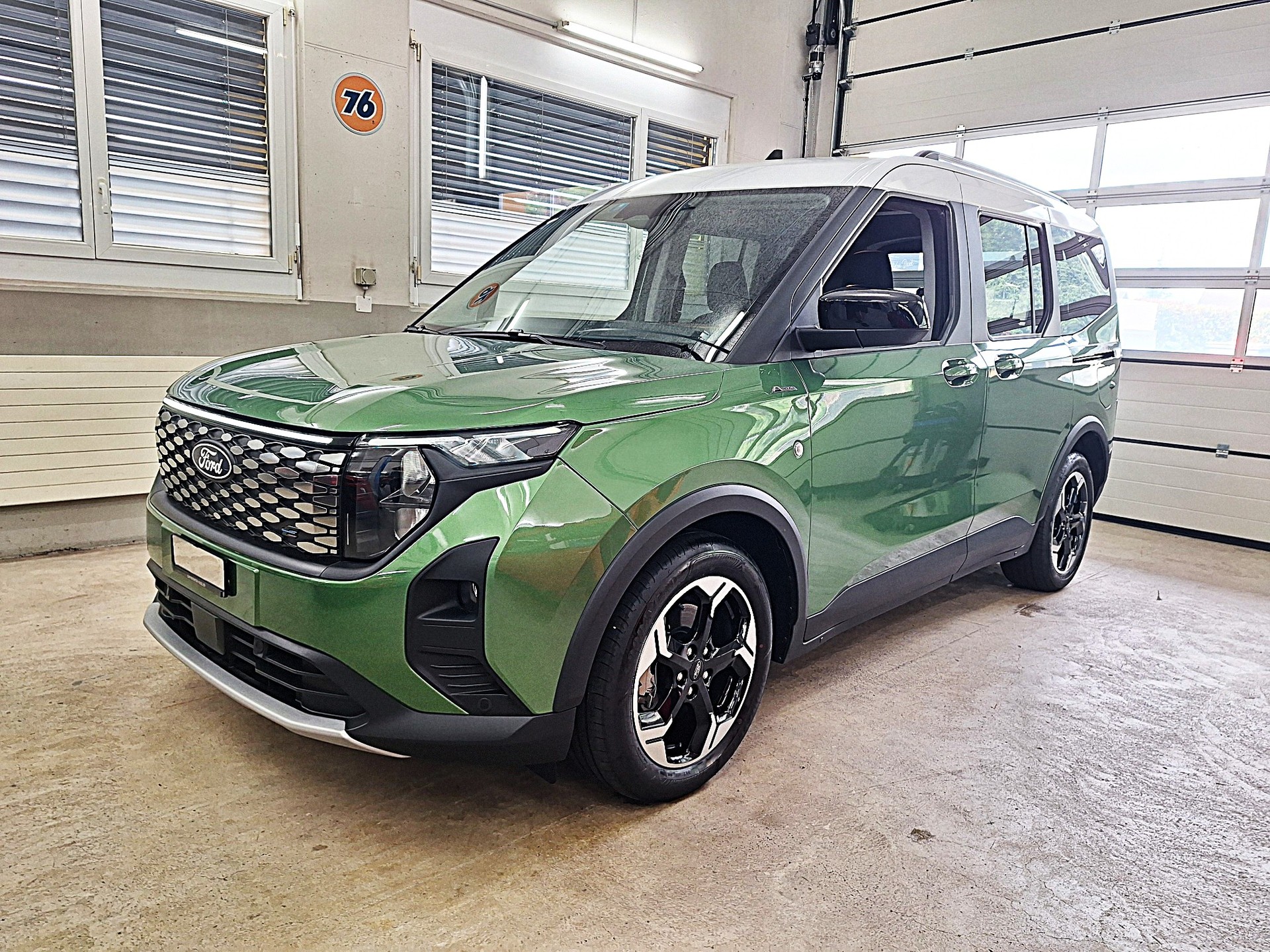 FORD Tourneo Courier Elektro 54kWh Active⚡CH-Auslieferung mit Garantie bis August 2028 / Anhängerkupplung⚡-image-0
