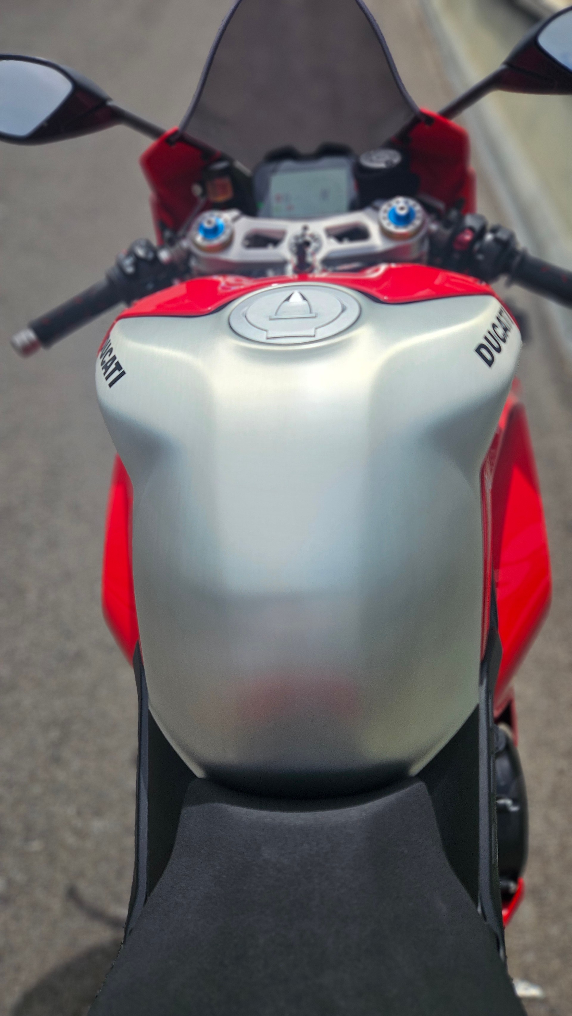 DUCATI Panigale 998 V4 R-showroom-element-2