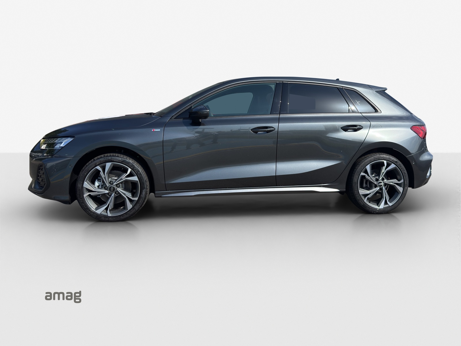 AUDI A3 Sportback TFSI 150 kW quattro S line S tronic-image-1