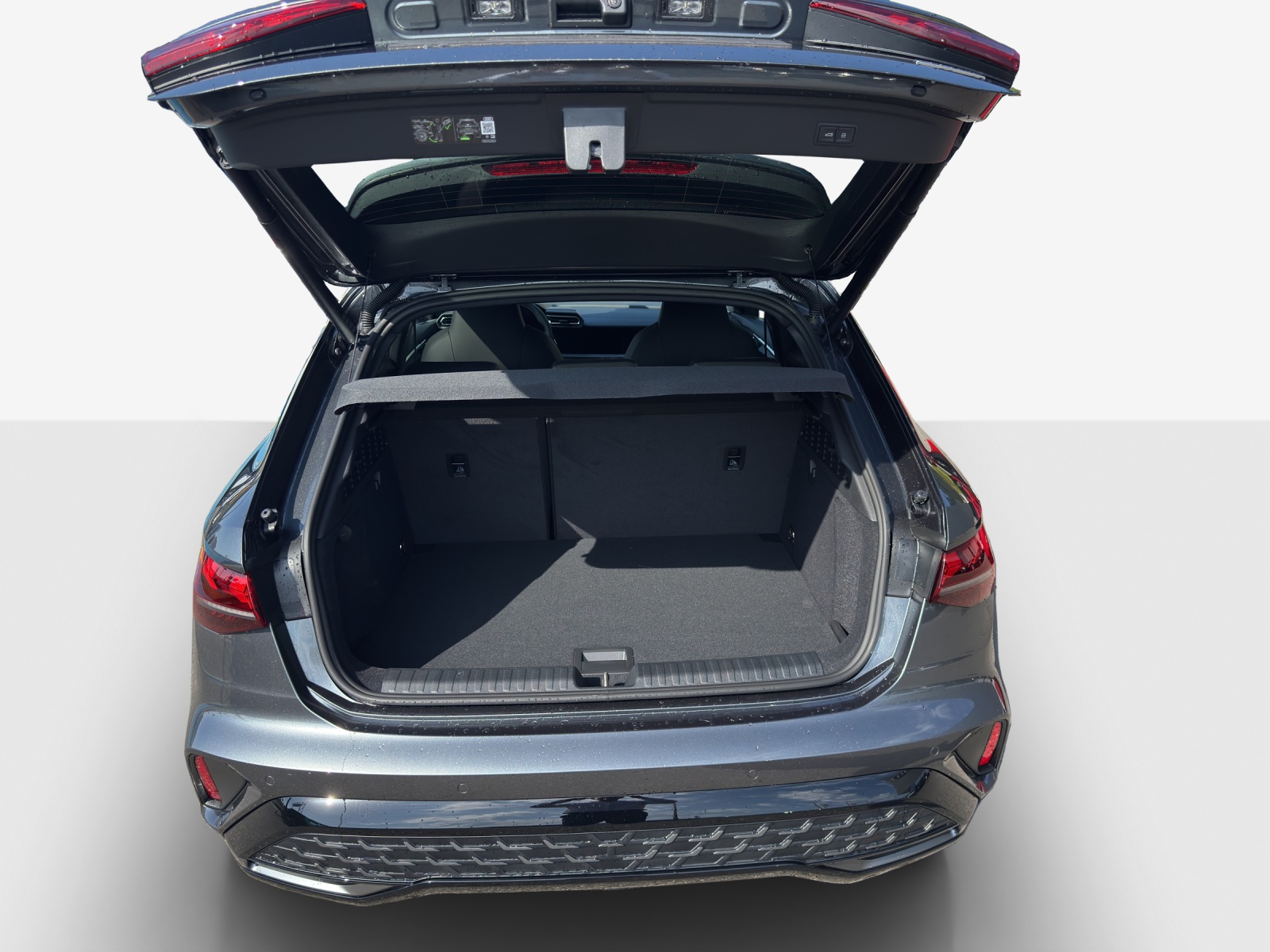 AUDI A3 Sportback TFSI 150 kW quattro S line S tronic-image-12