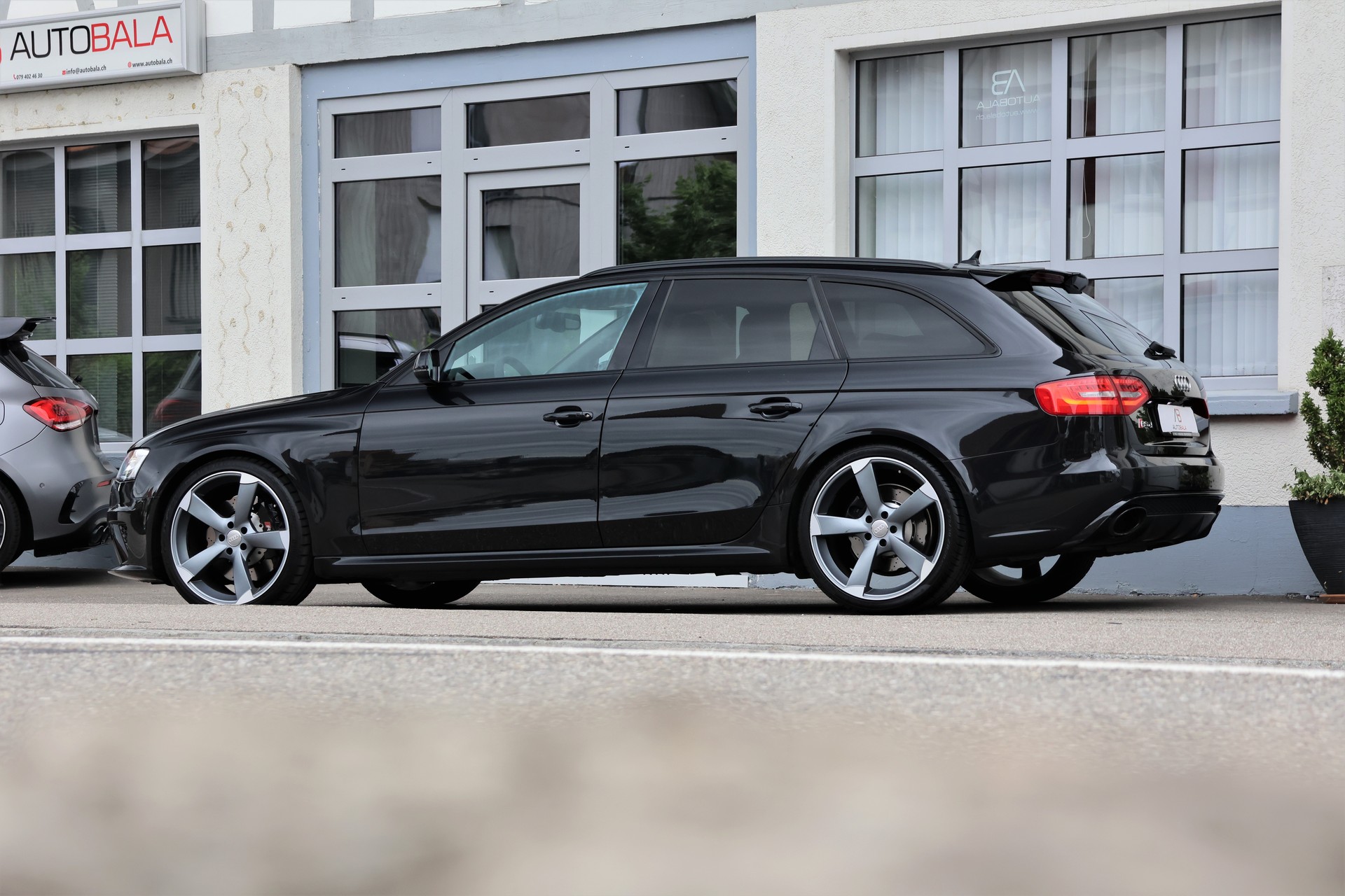 AUDI RS4 Avant 4.2 FSI V8 quattro S-tronic (CH) *1.Hand*-image-3