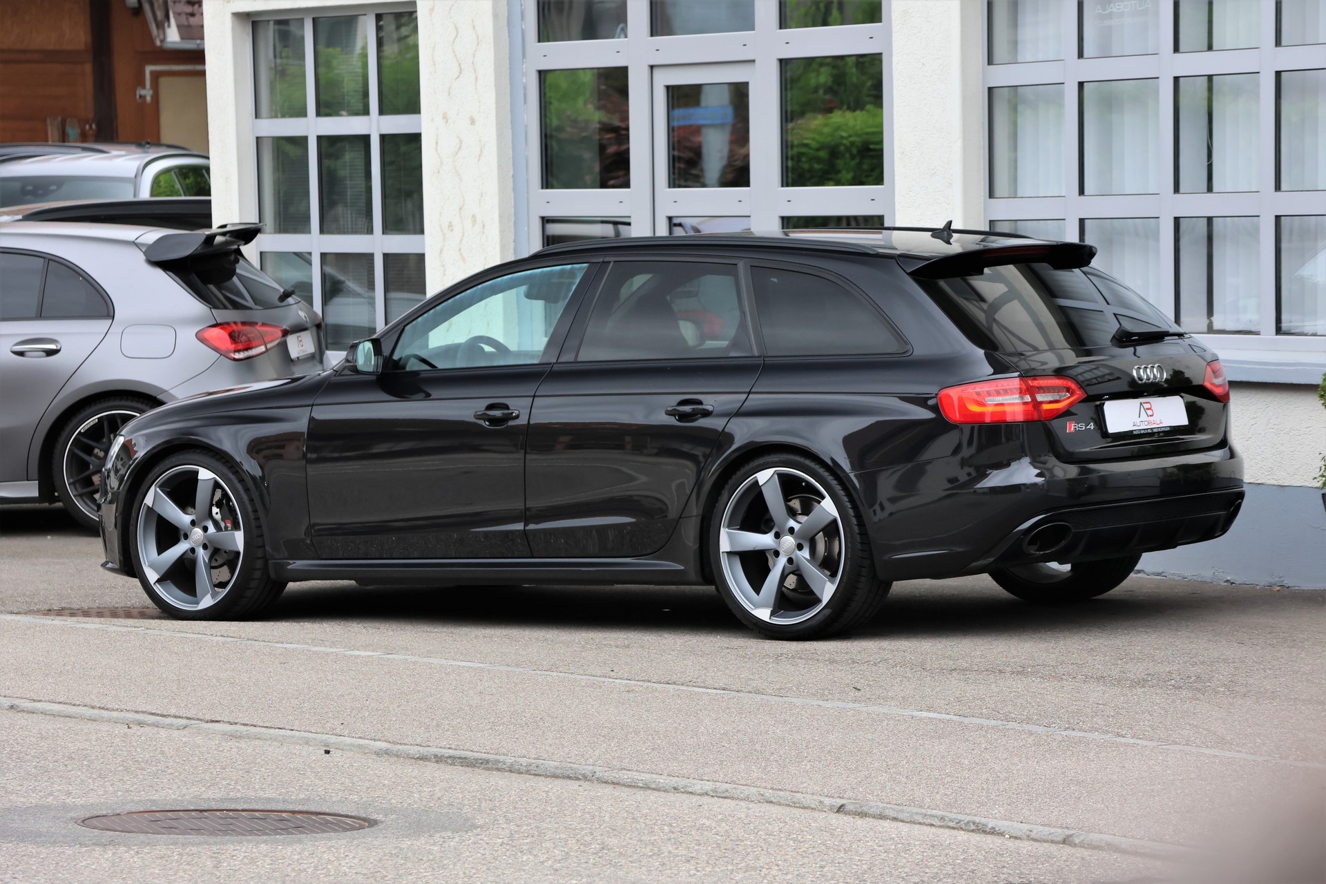 AUDI RS4 Avant 4.2 FSI V8 quattro S-tronic (CH) *1.Hand*-image-4