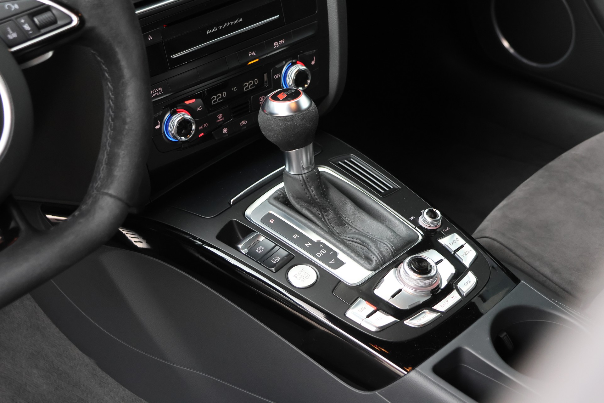 AUDI RS4 Avant 4.2 FSI V8 quattro S-tronic (CH) *1.Hand*-image-10