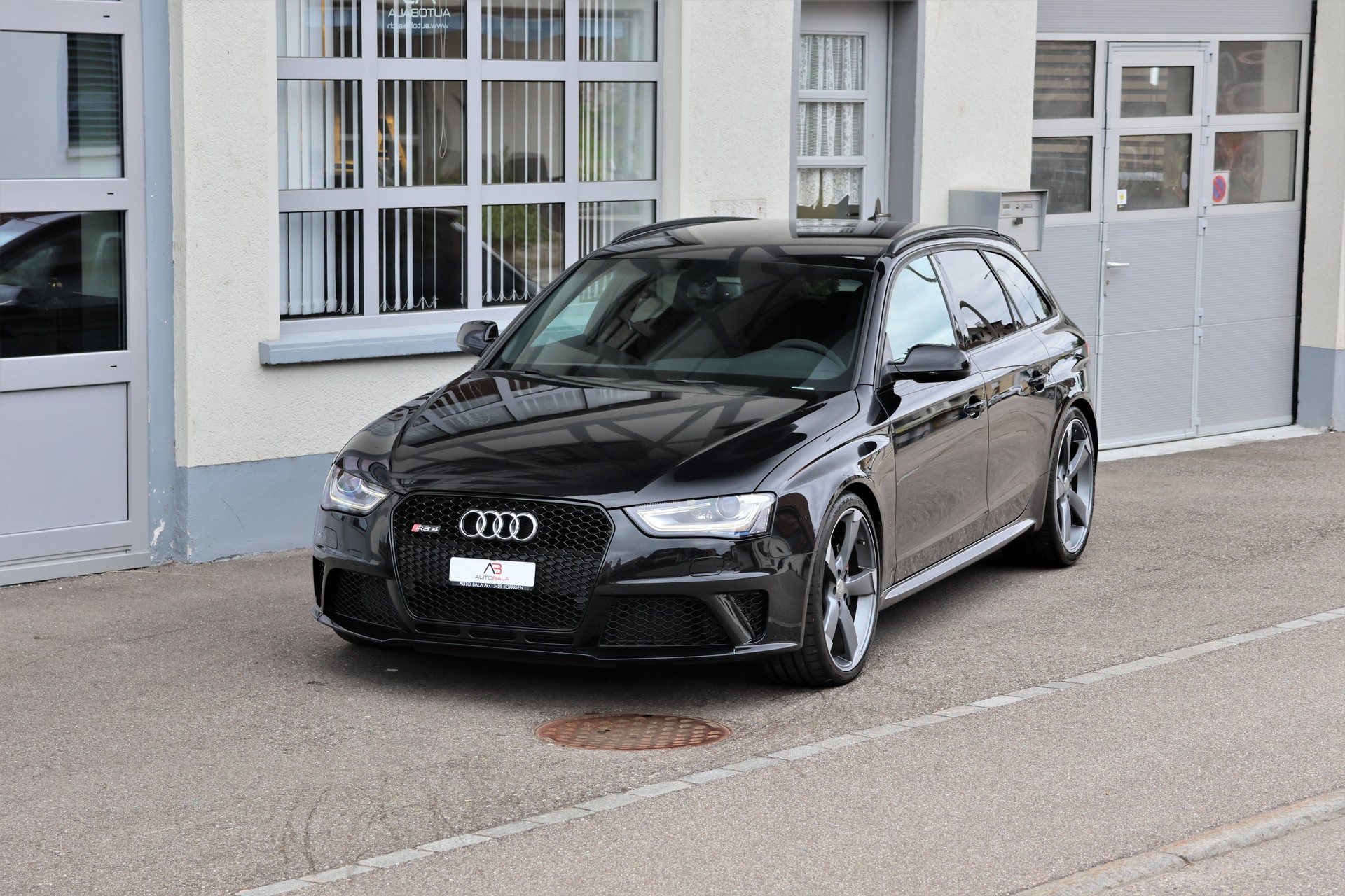 AUDI RS4 Avant 4.2 FSI V8 quattro S-tronic (CH) *1.Hand*-image-0