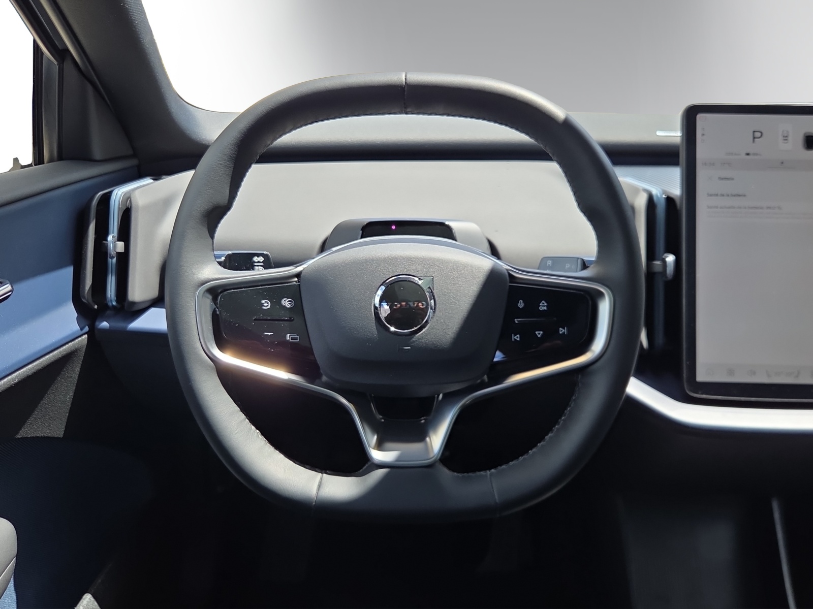 VOLVO EX30 E60 69kWh Single Motor Extended Range Ultra-image-11