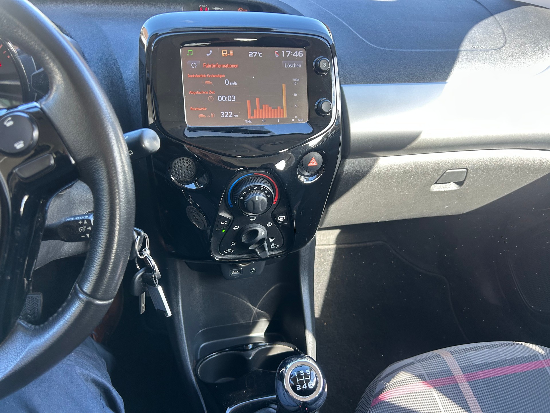 PEUGEOT 108 1.2 VTi Allure Top-image-8