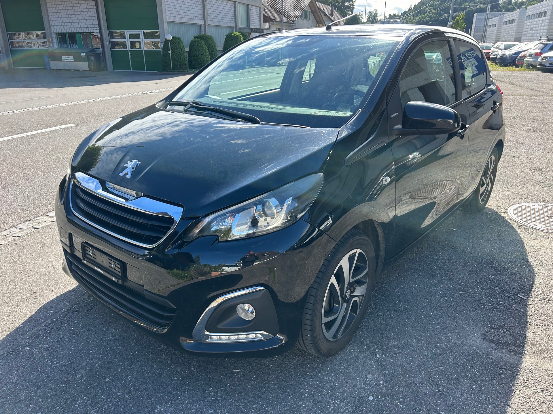 PEUGEOT 108 1.2 VTi Allure Top-image-2