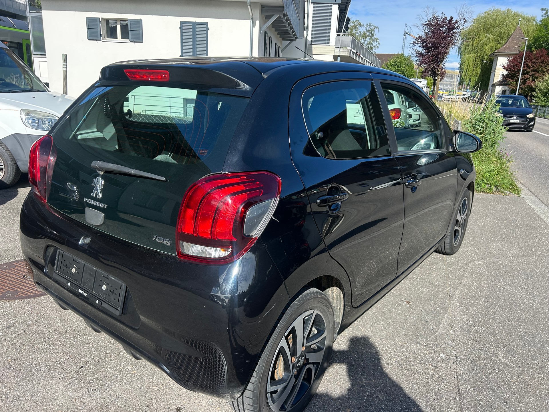 PEUGEOT 108 1.2 VTi Allure Top-image-4