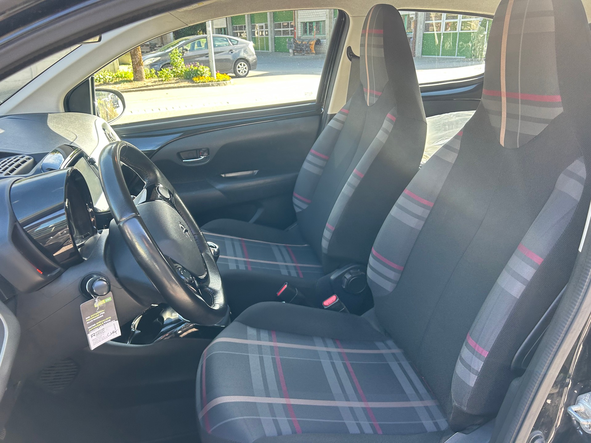 PEUGEOT 108 1.2 VTi Allure Top-image-5