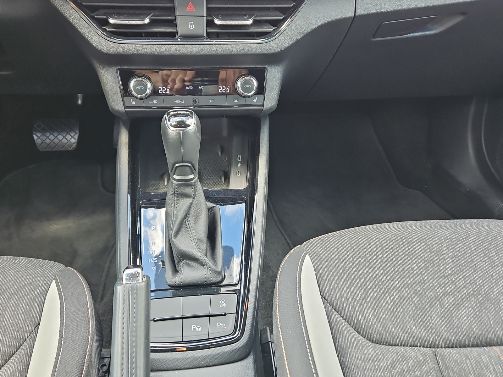 SKODA Kamiq 1.0 TSI Style DSG-image-13