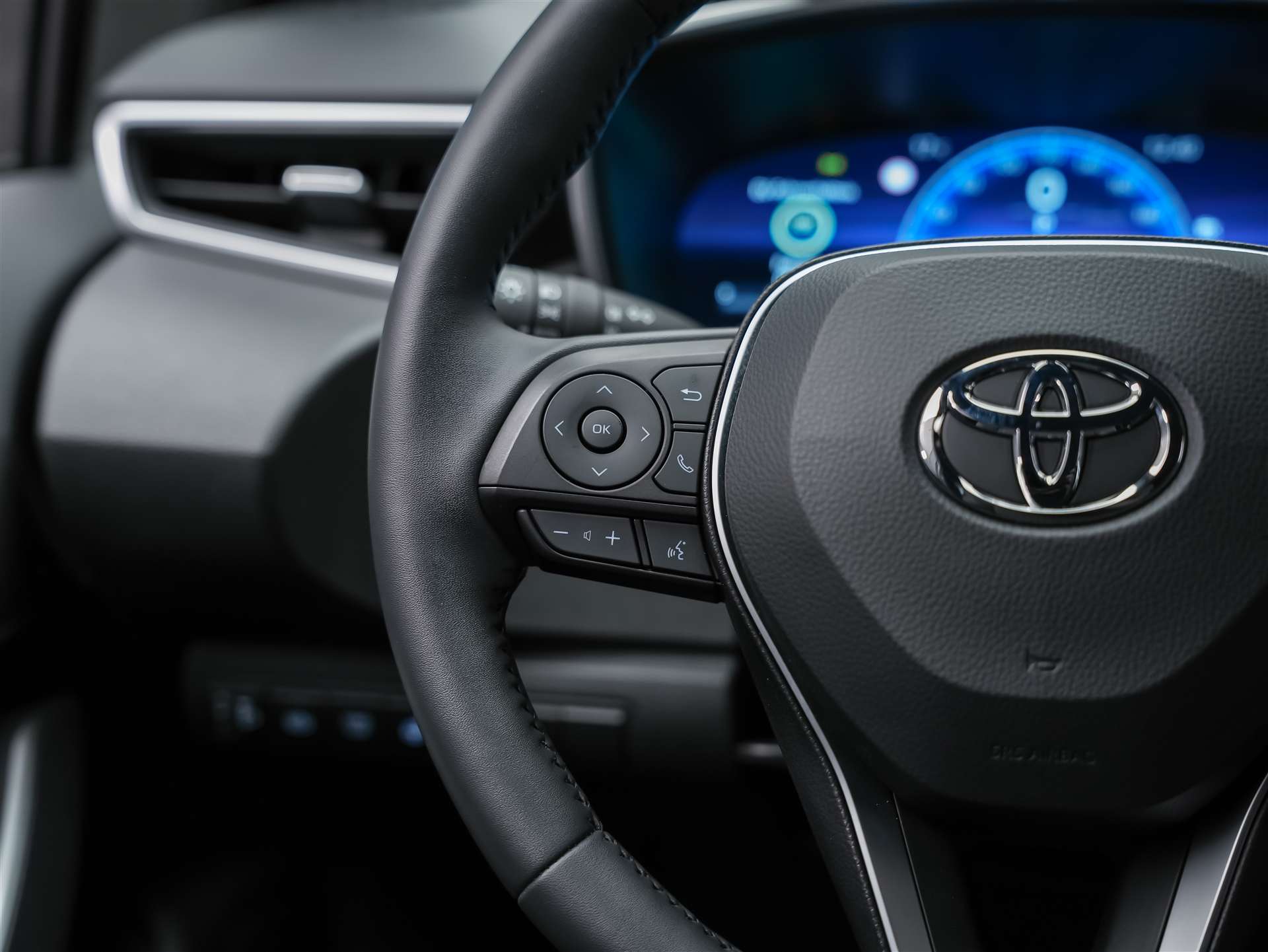 TOYOTA Corolla 1.8 HSD Comfort-image-28