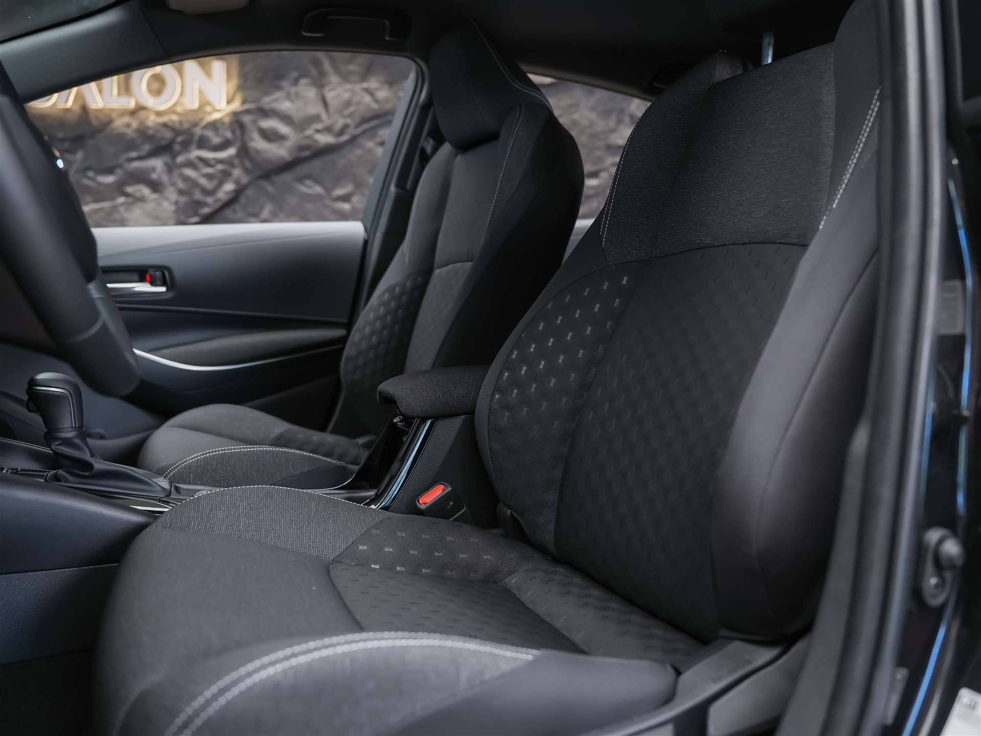 TOYOTA Corolla 1.8 HSD Comfort-image-9
